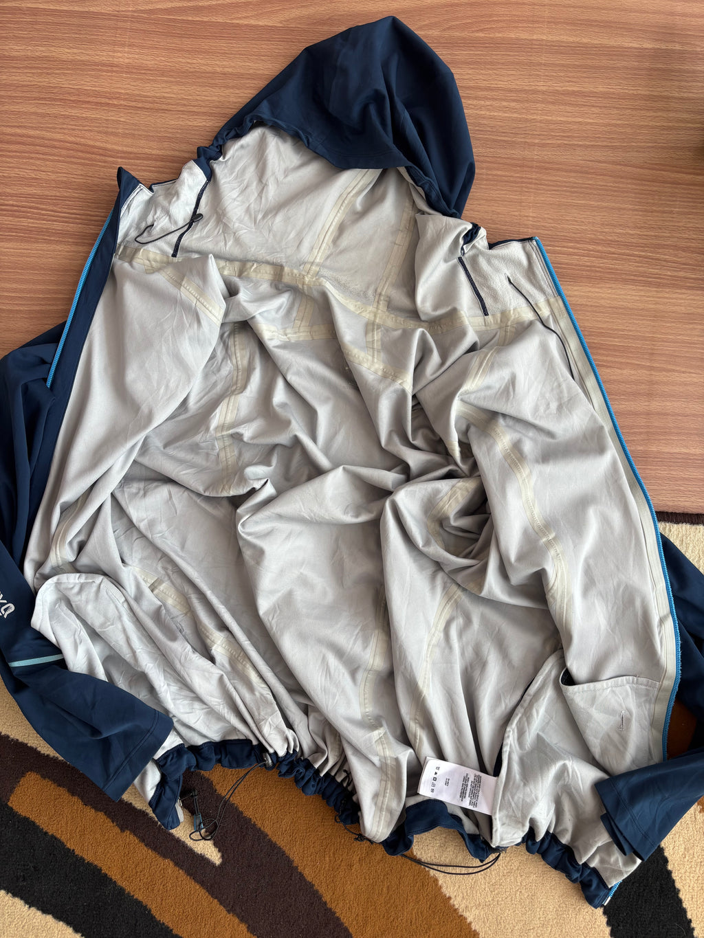Mountain hardwear DryQ light shell (XL)