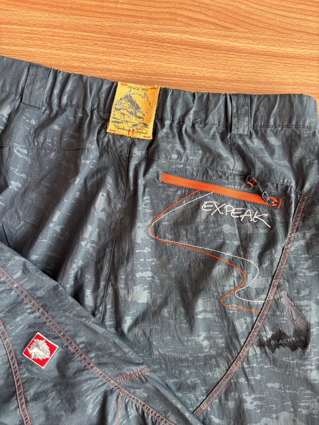 BlackYak loosefit light shell pants