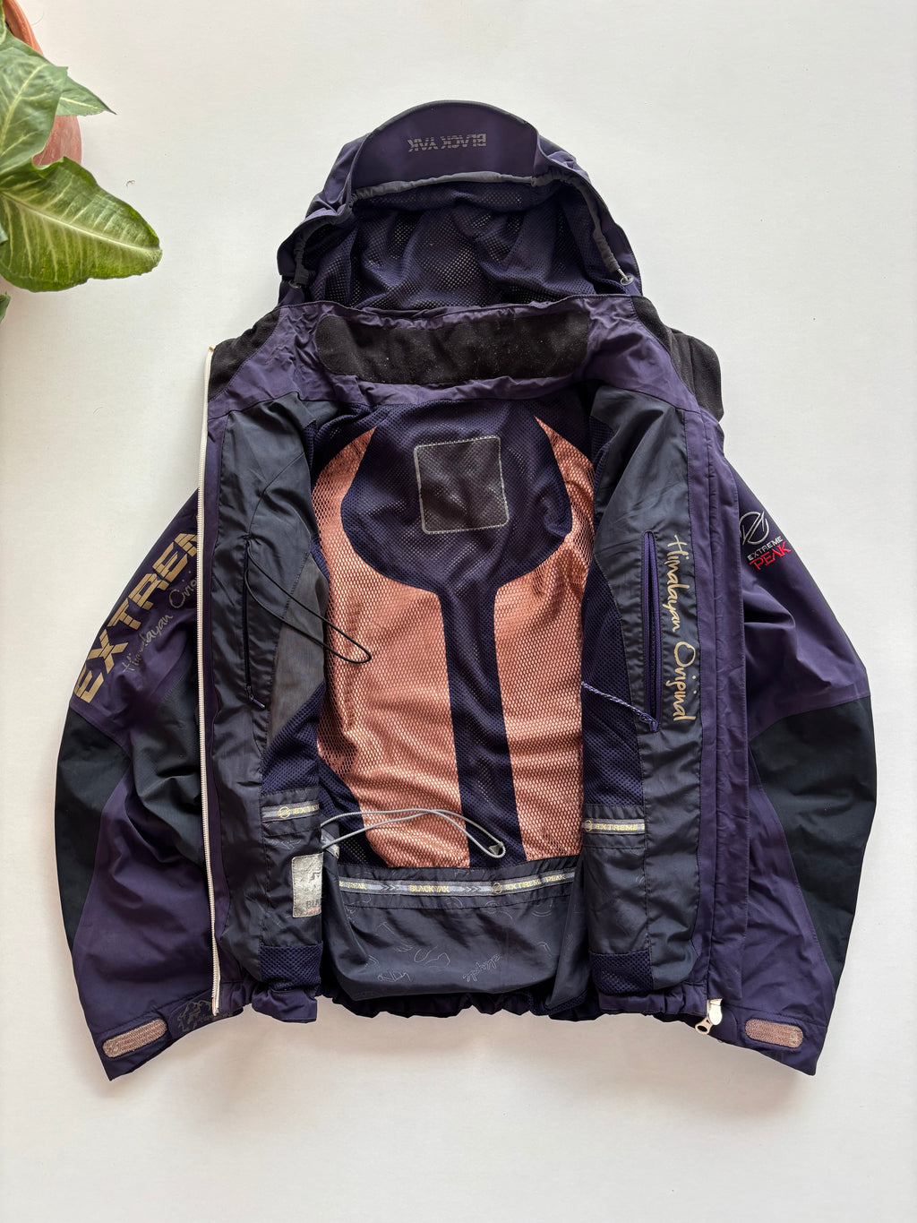 Black yak extreme peak shell (S)