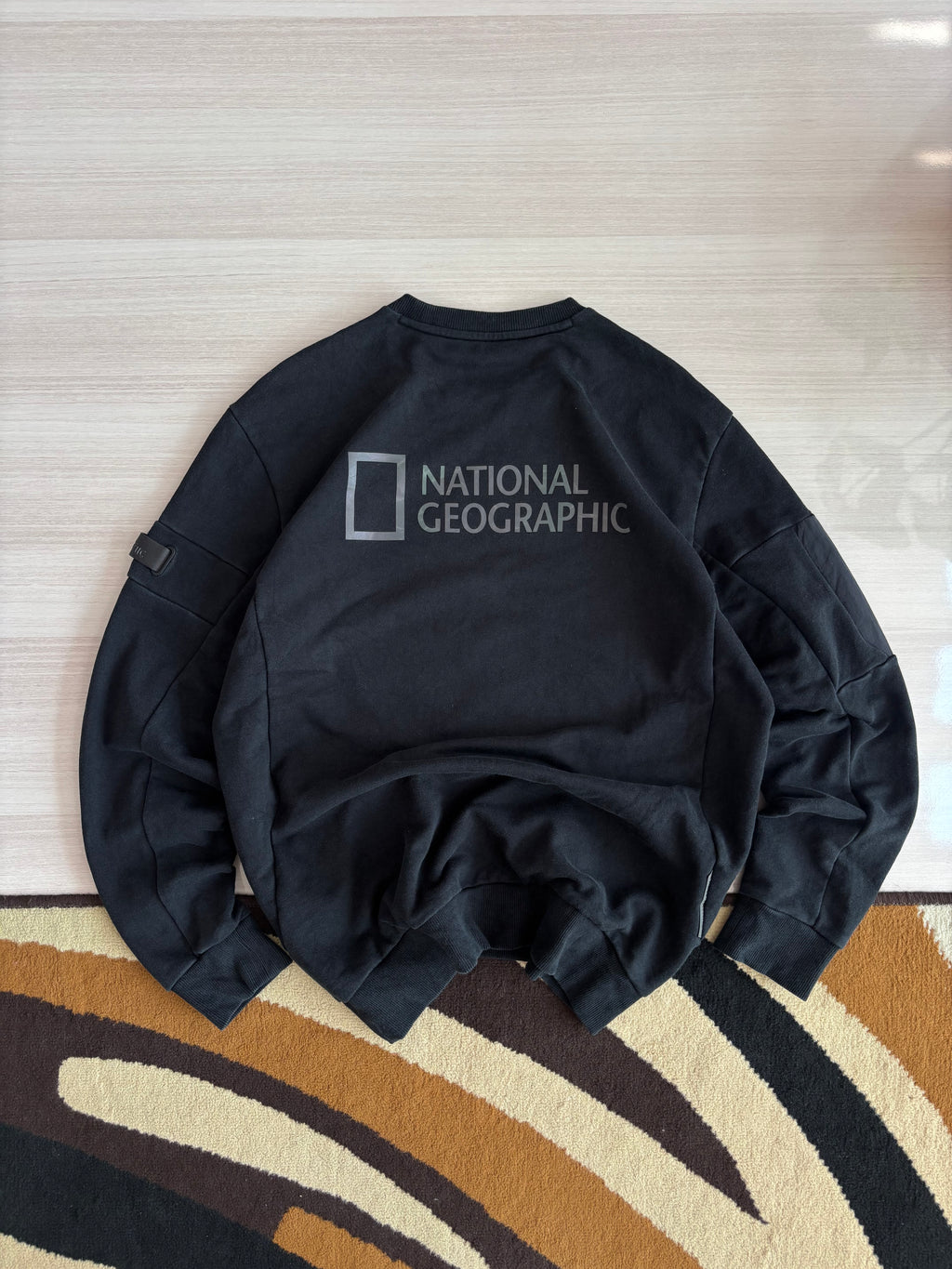 Nat Geo holographic sweatshirt (M-L)