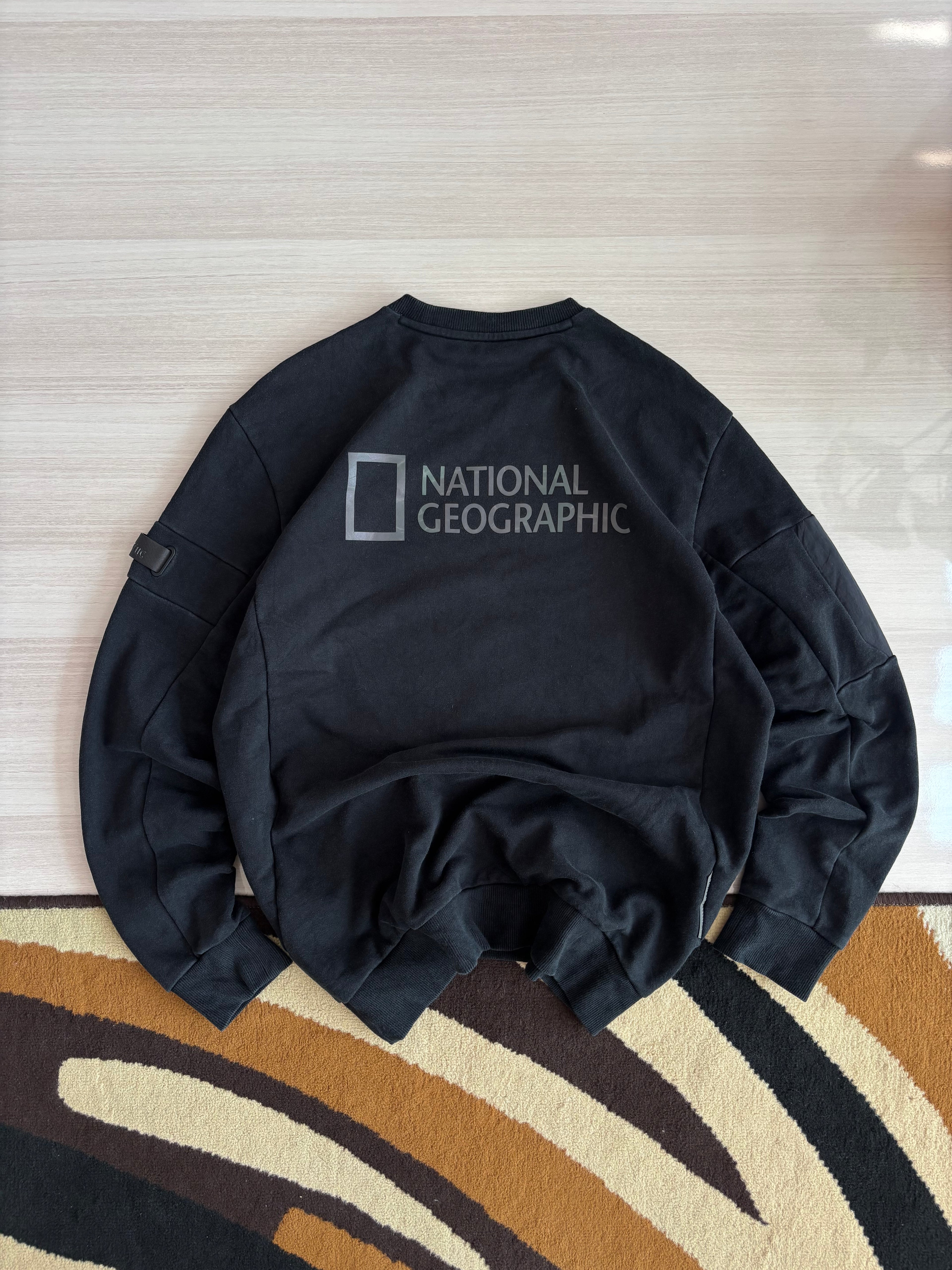 Nat Geo holographic sweatshirt (M-L)