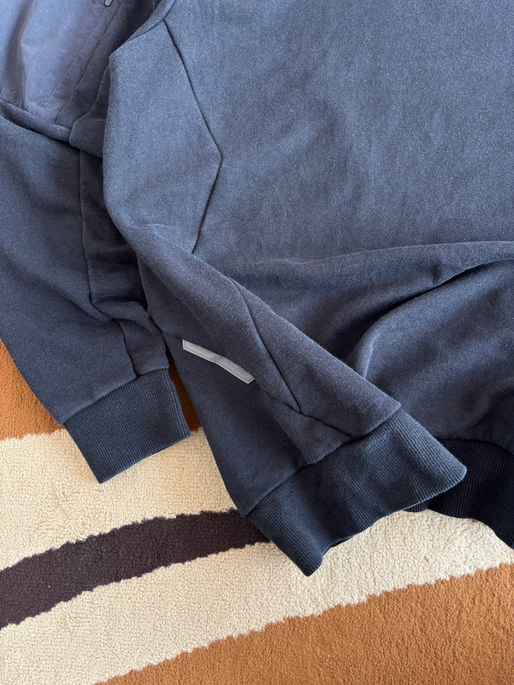Nat Geo holographic sweatshirt (M-L)