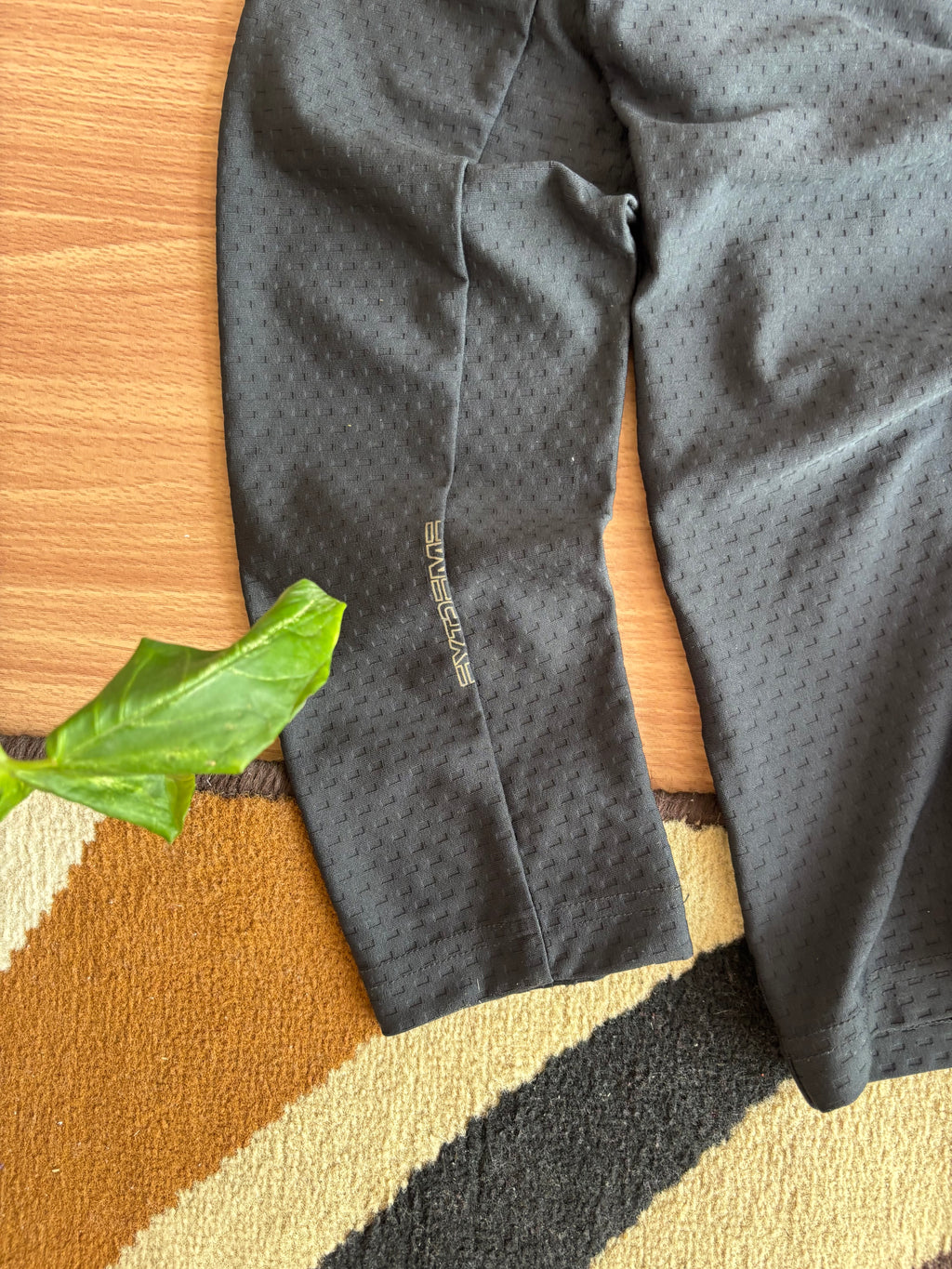 Black yak extreme peak shirt