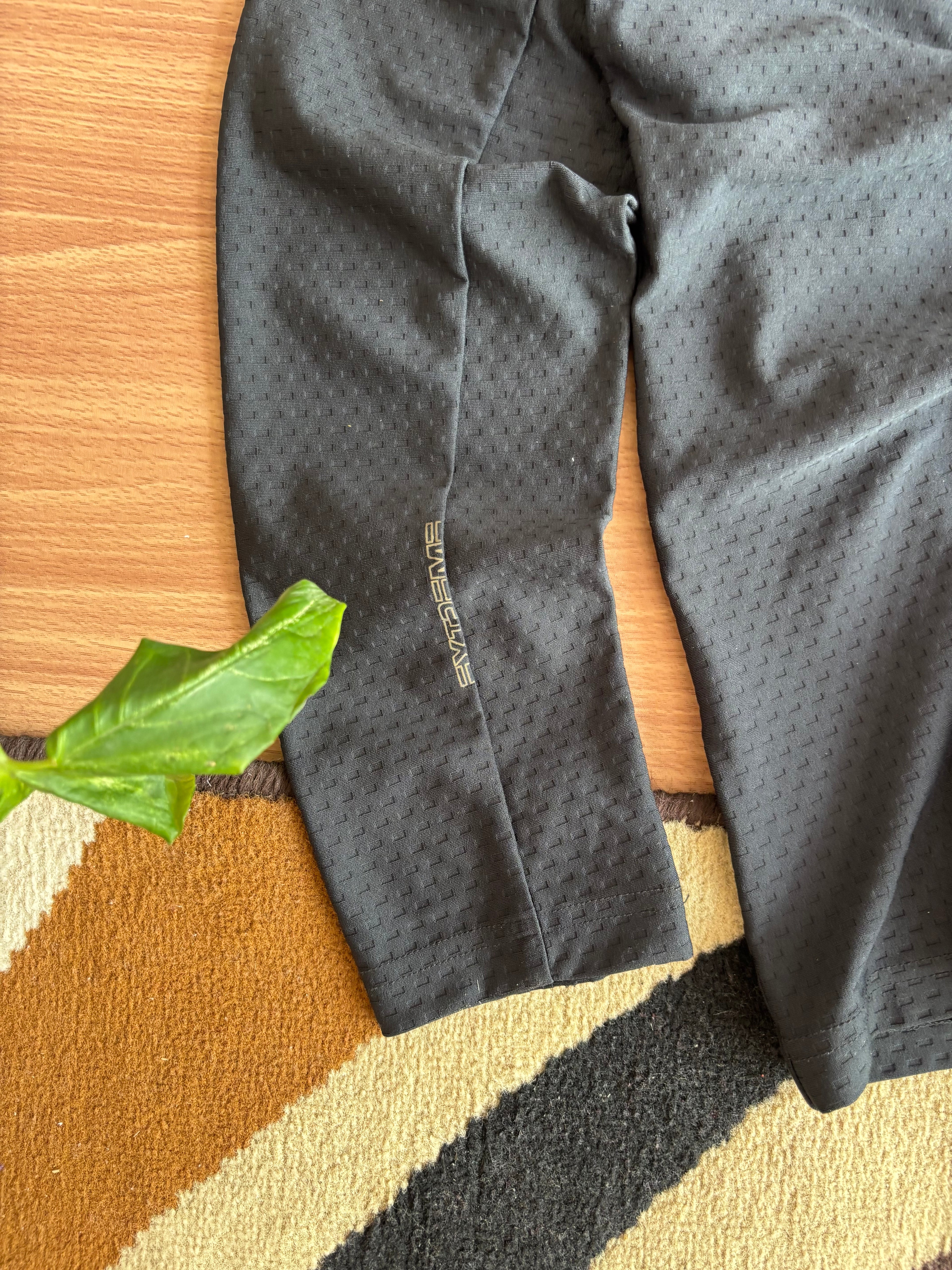 Black yak extreme peak shirt