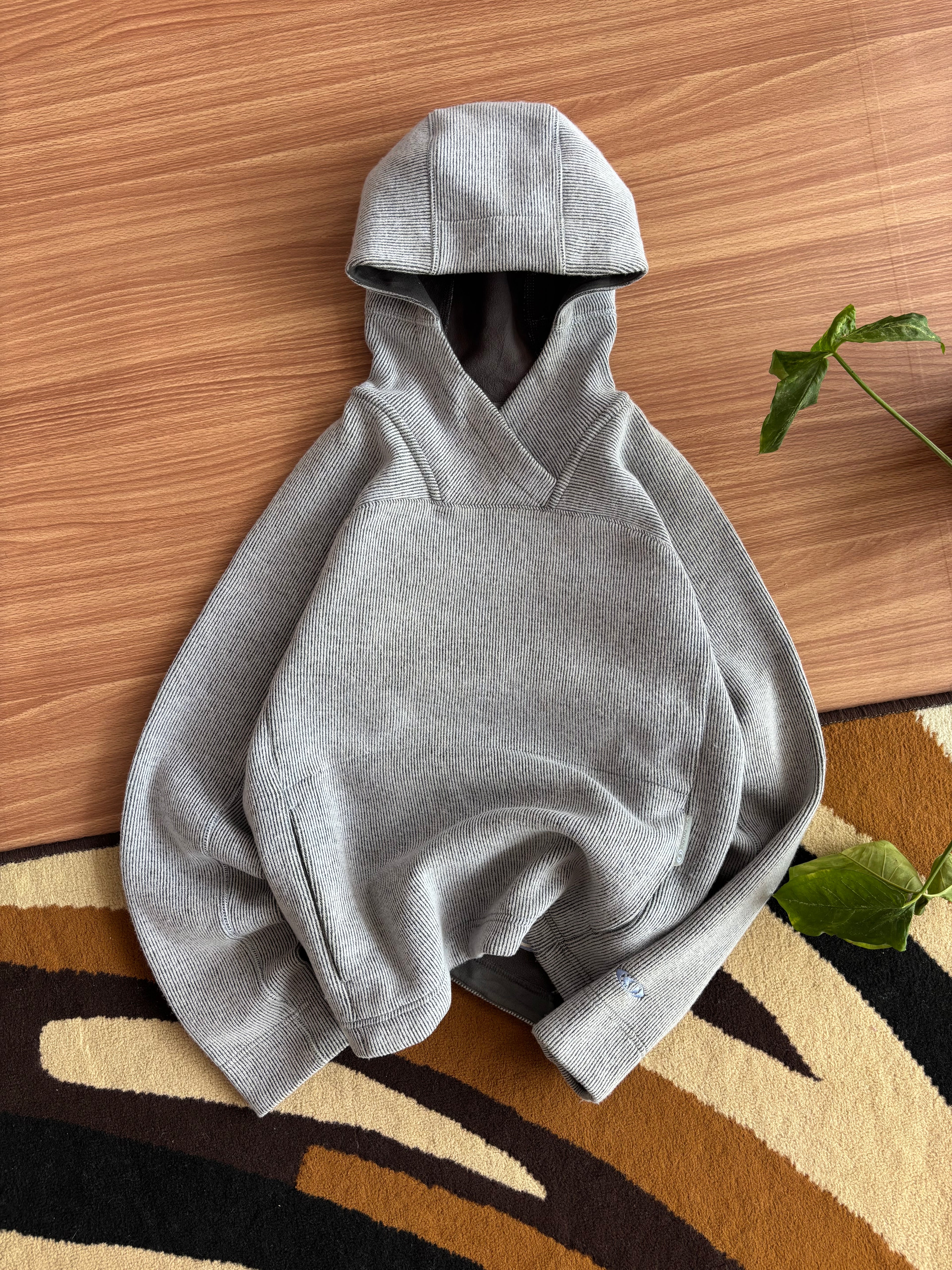 Salomon ‘04 archive hoodie
