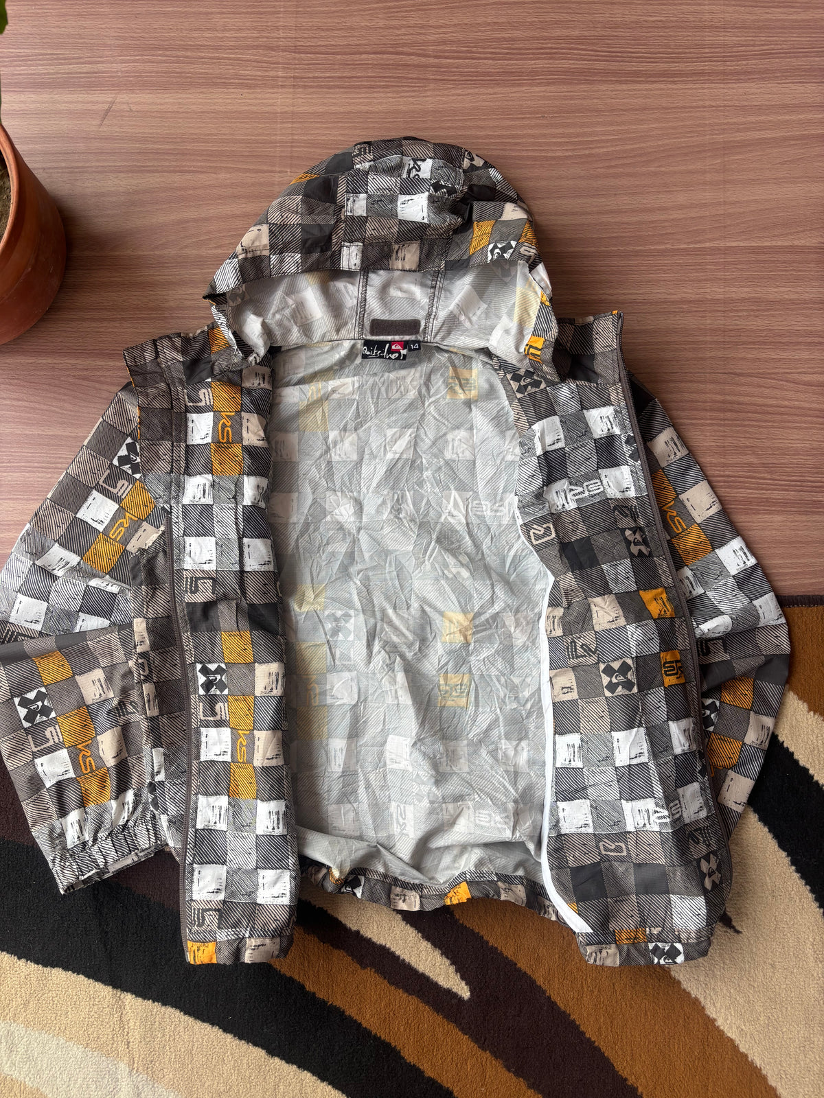 Quiksilver shell jacket (S)