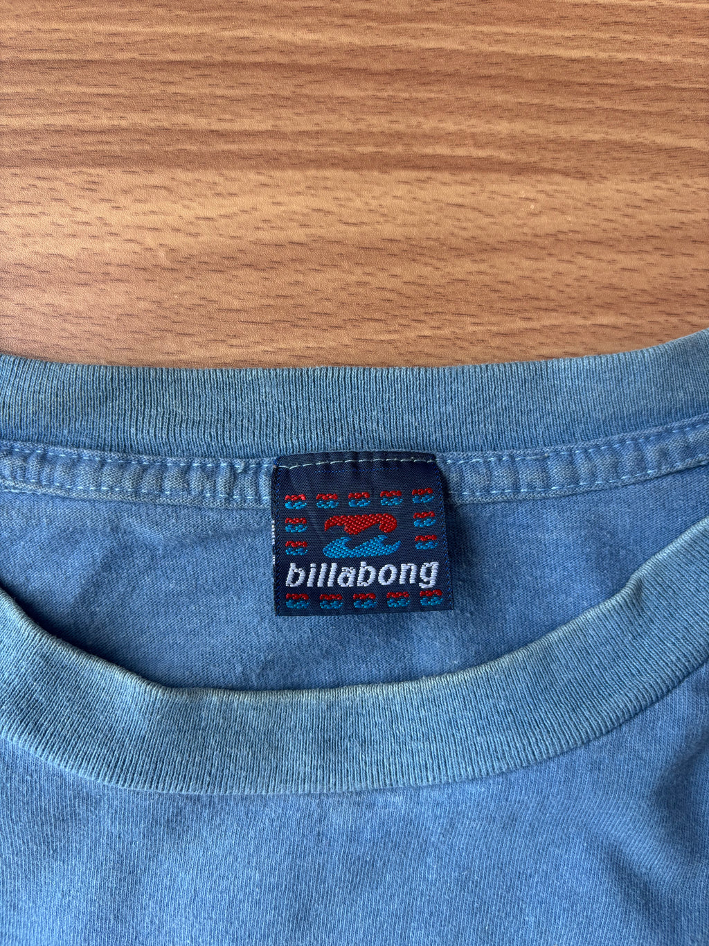 Vintage billabong tee (M-L)
