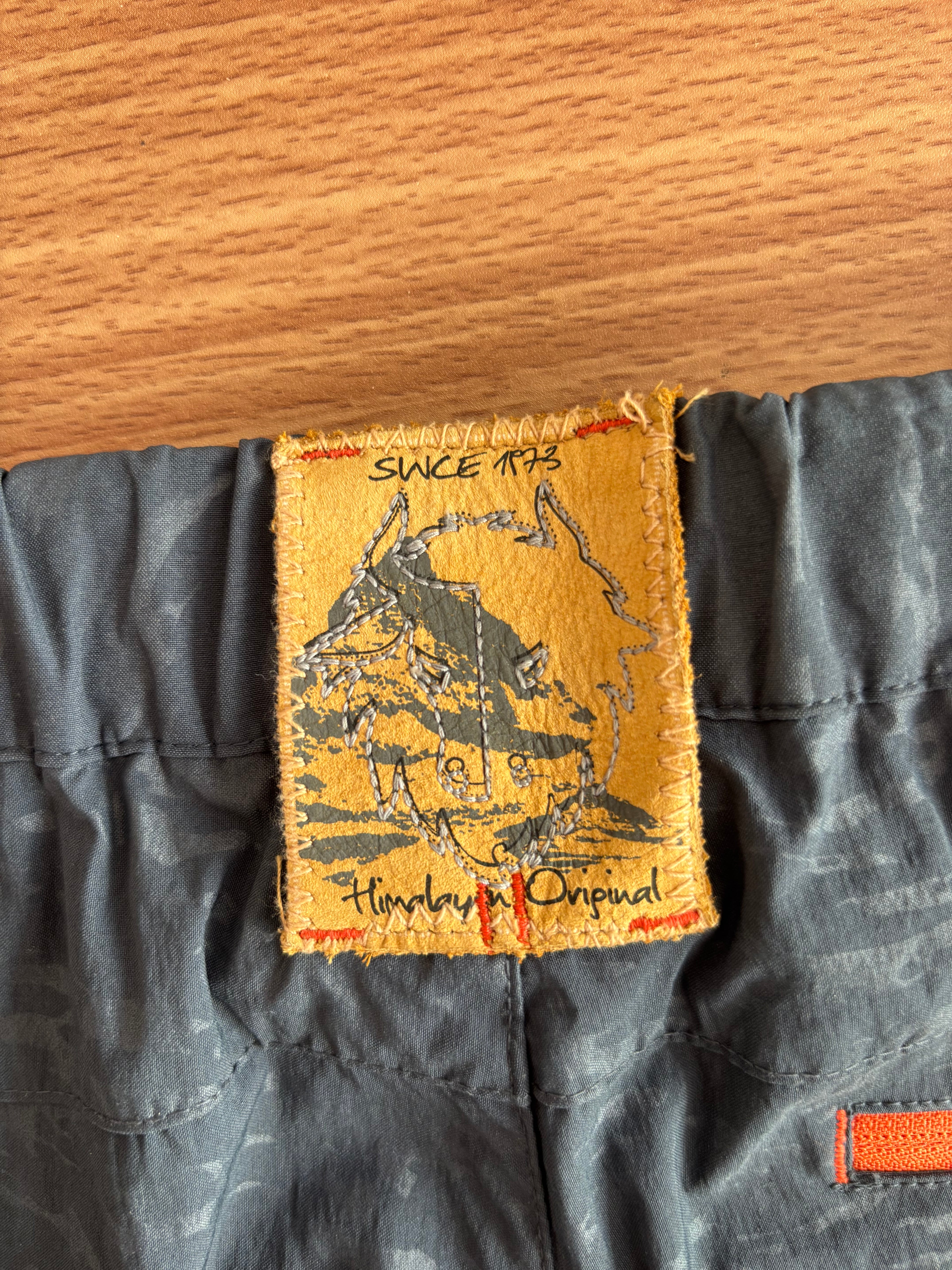 BlackYak loosefit light shell pants