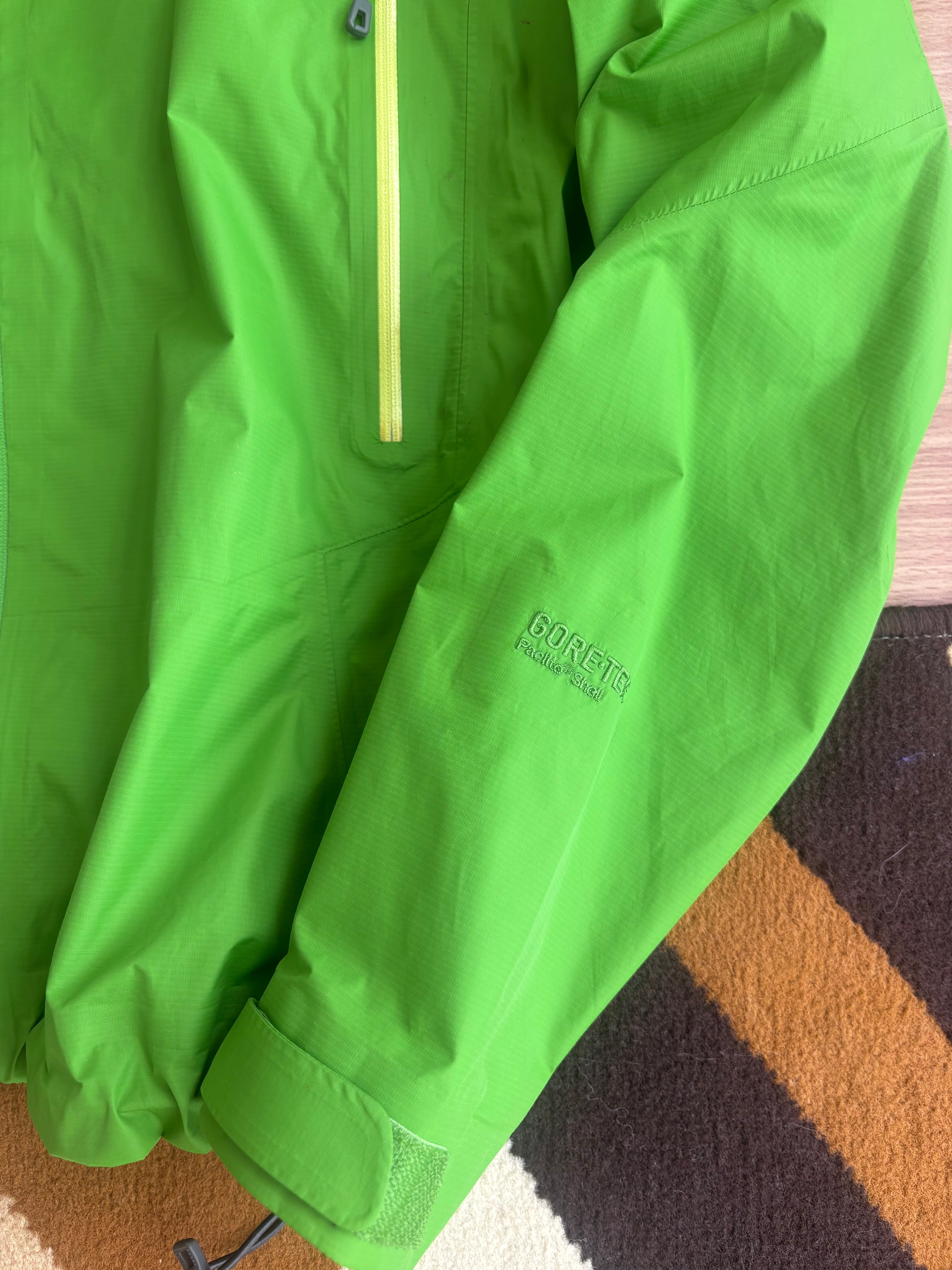 Patagonia Goretex packlite 3L shell (M)