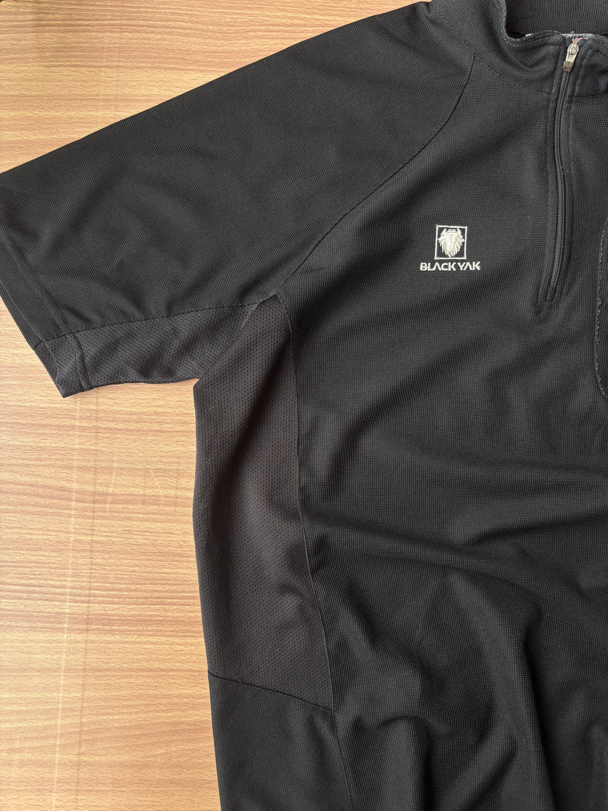 BlackYak tee (L)