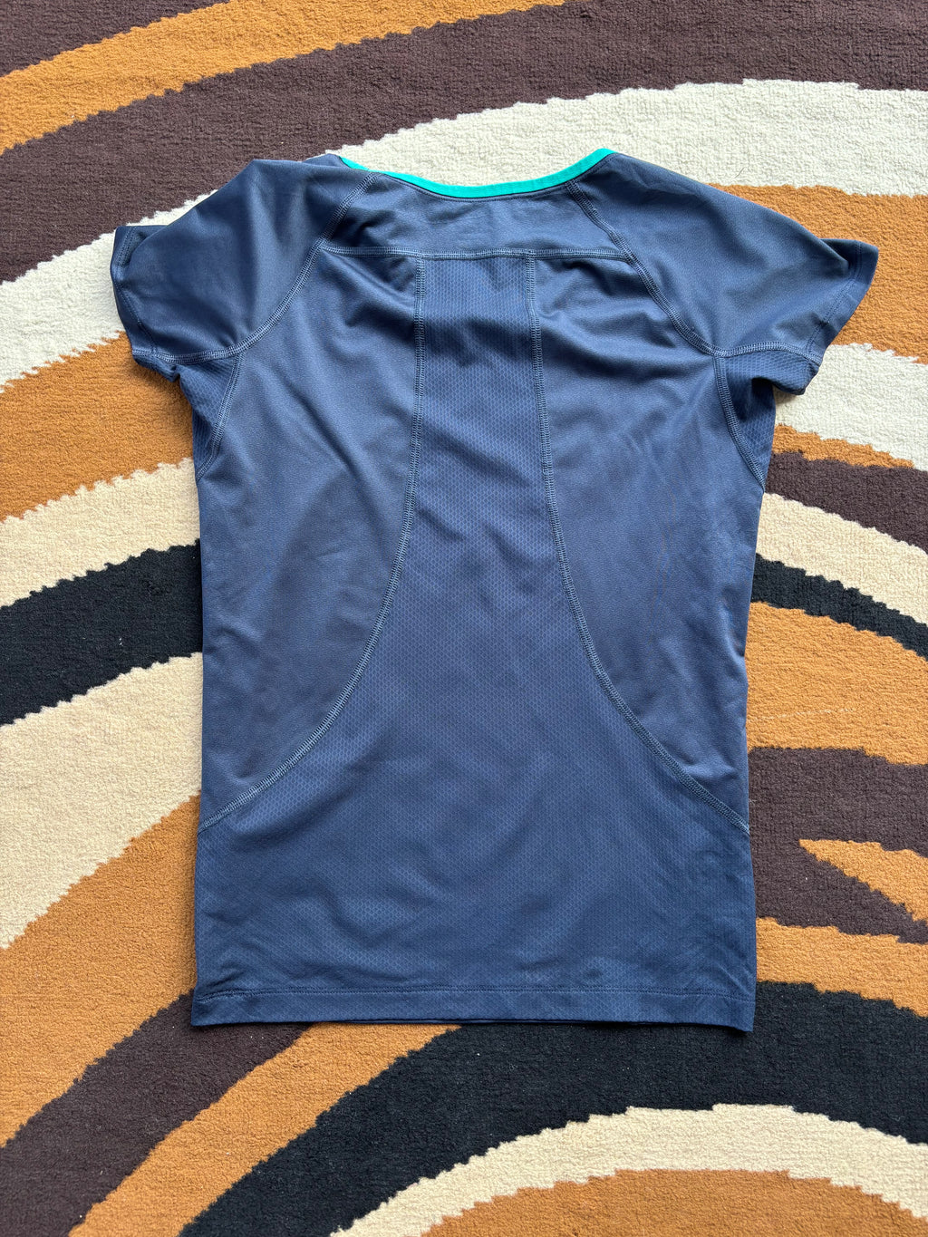 Arcteryx active wear tee (S)