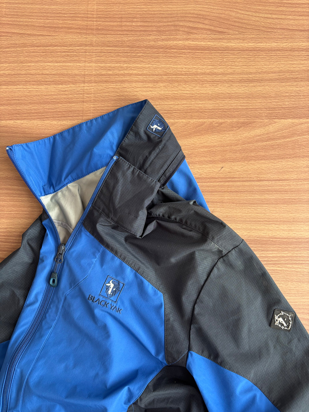BlackYak windstopper shell (M)
