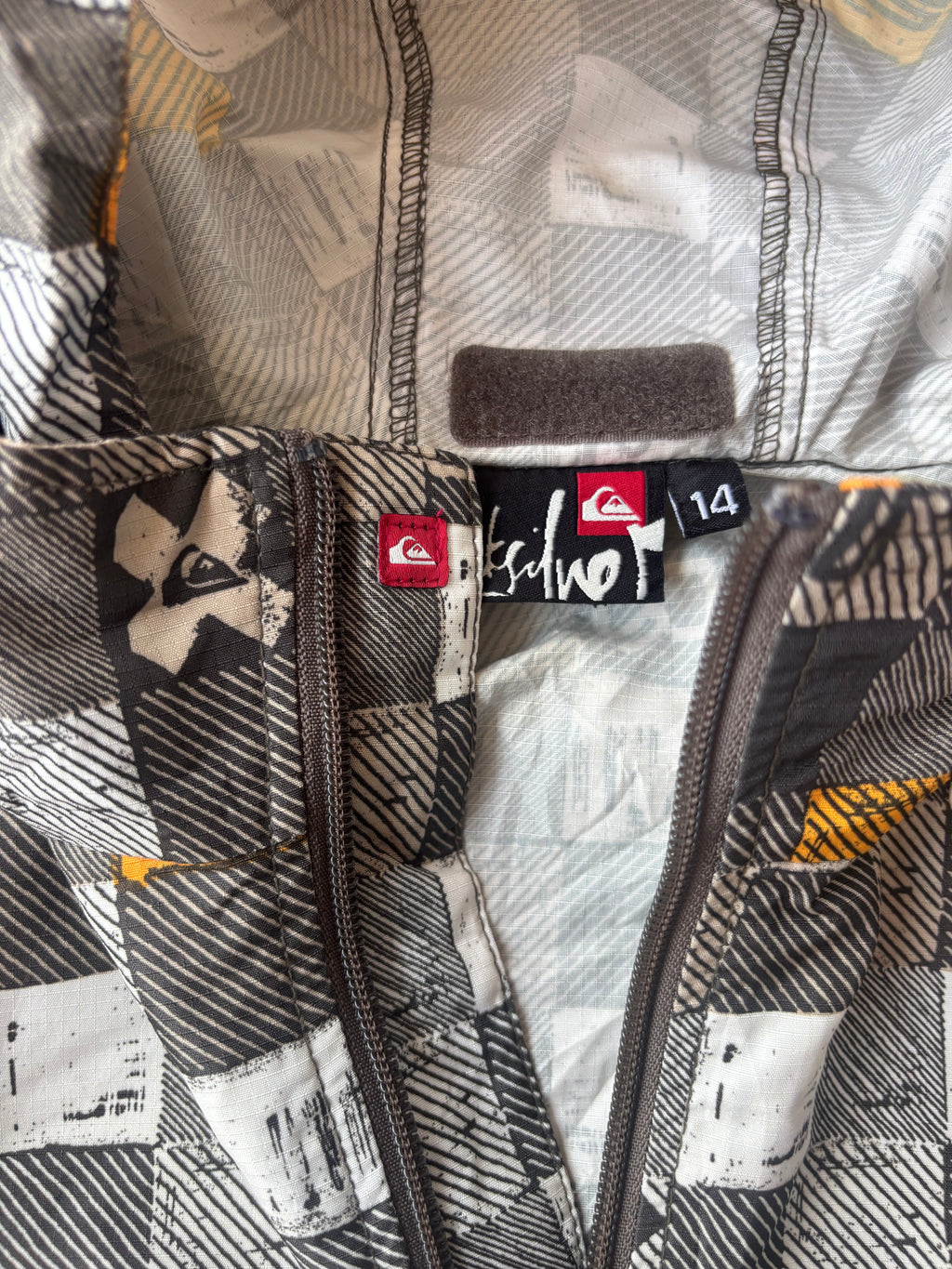 Quiksilver shell jacket (S)