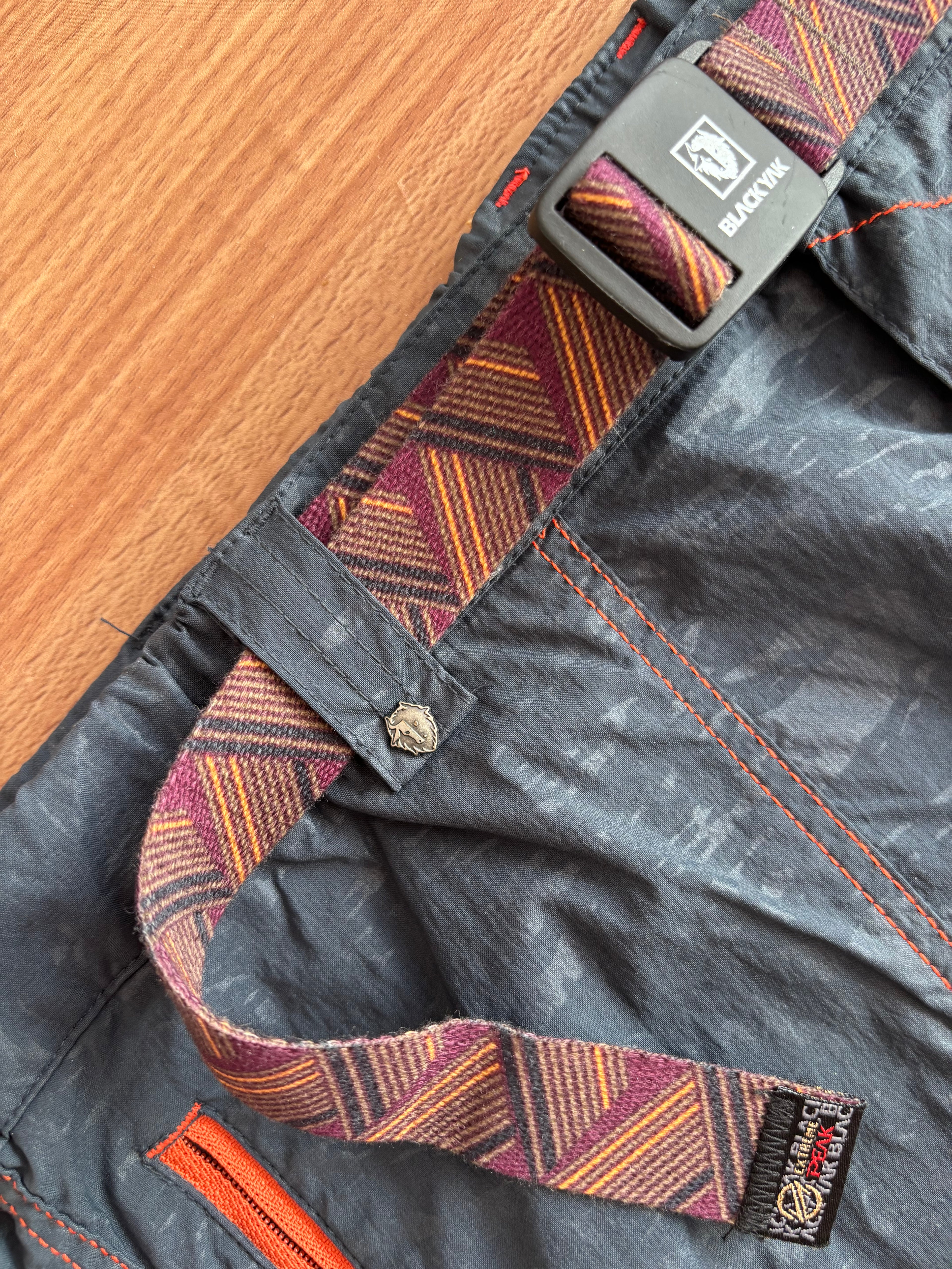 BlackYak loosefit light shell pants