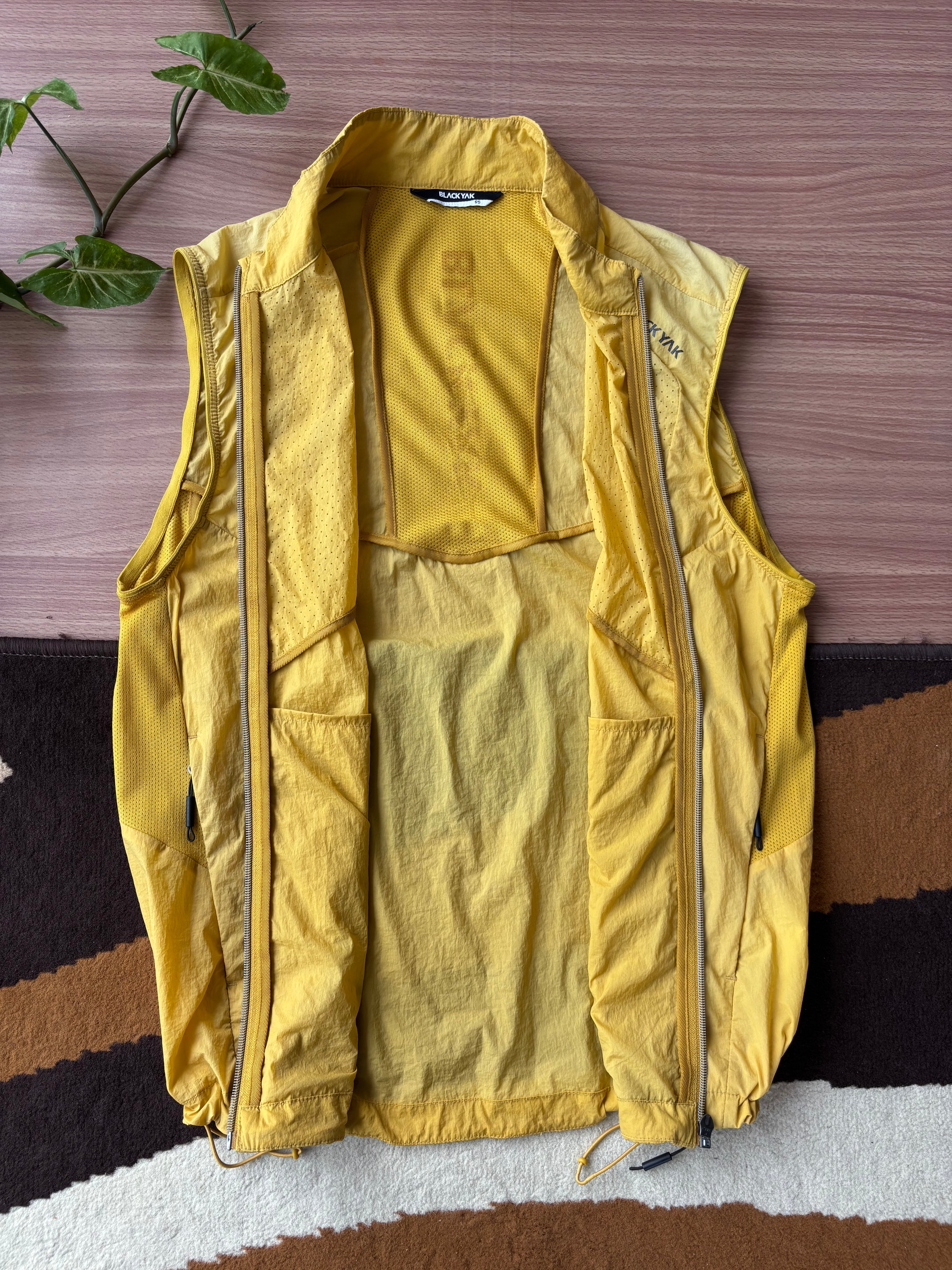 BlackYak alpine club Ultralight Vest (S-M)