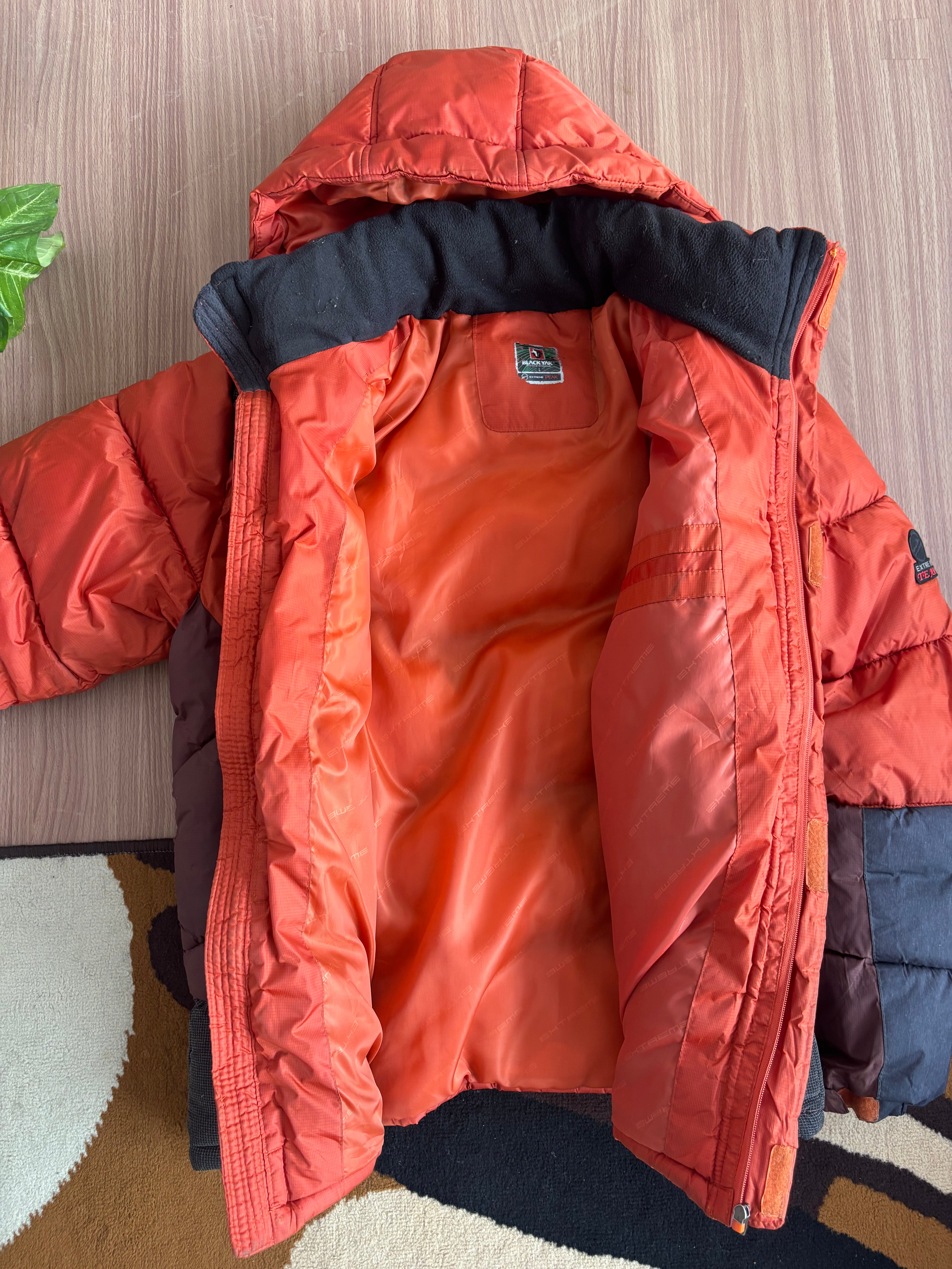 Black yak extreme peak puffer