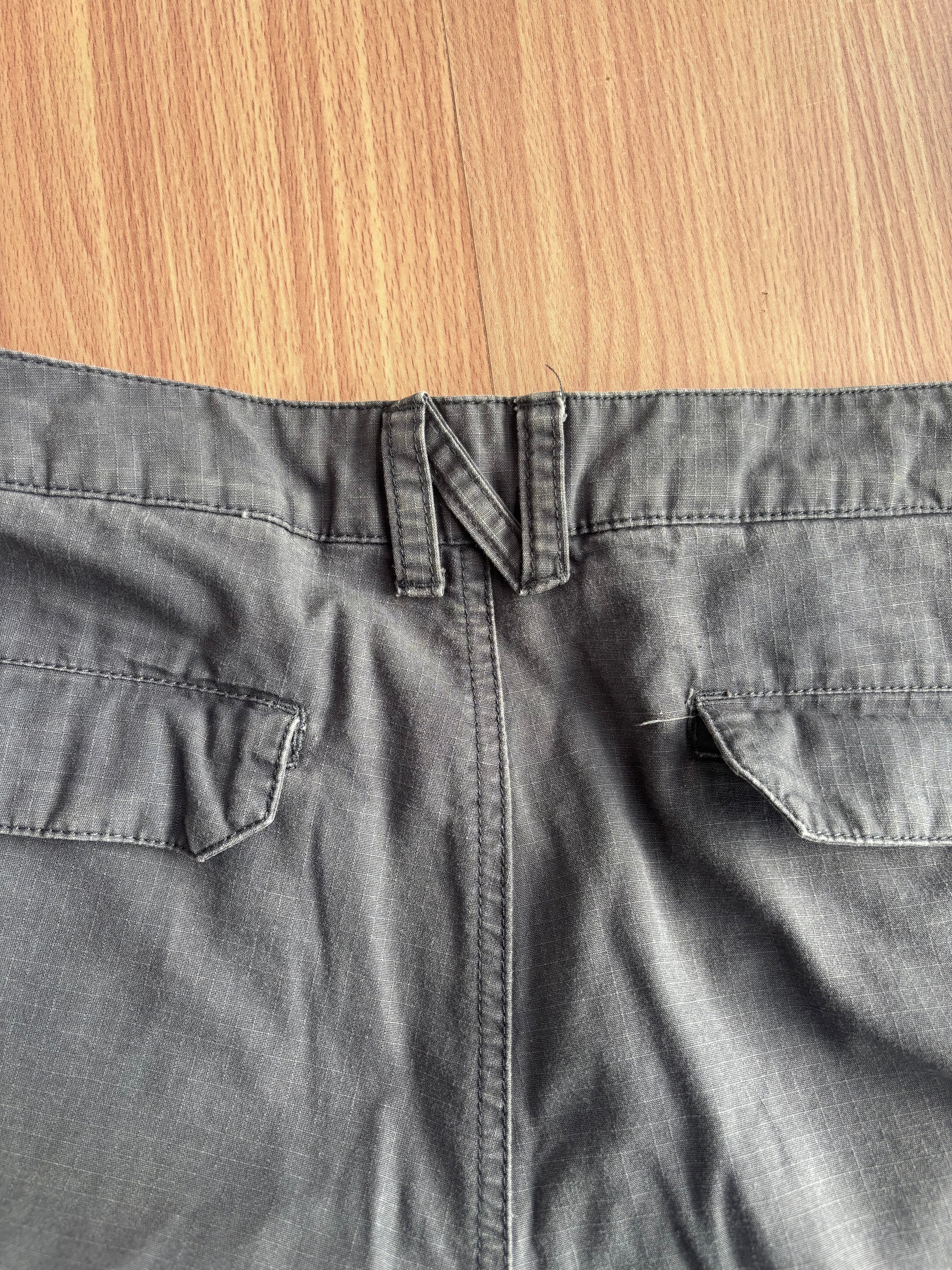 Nike cargo shorts (L)