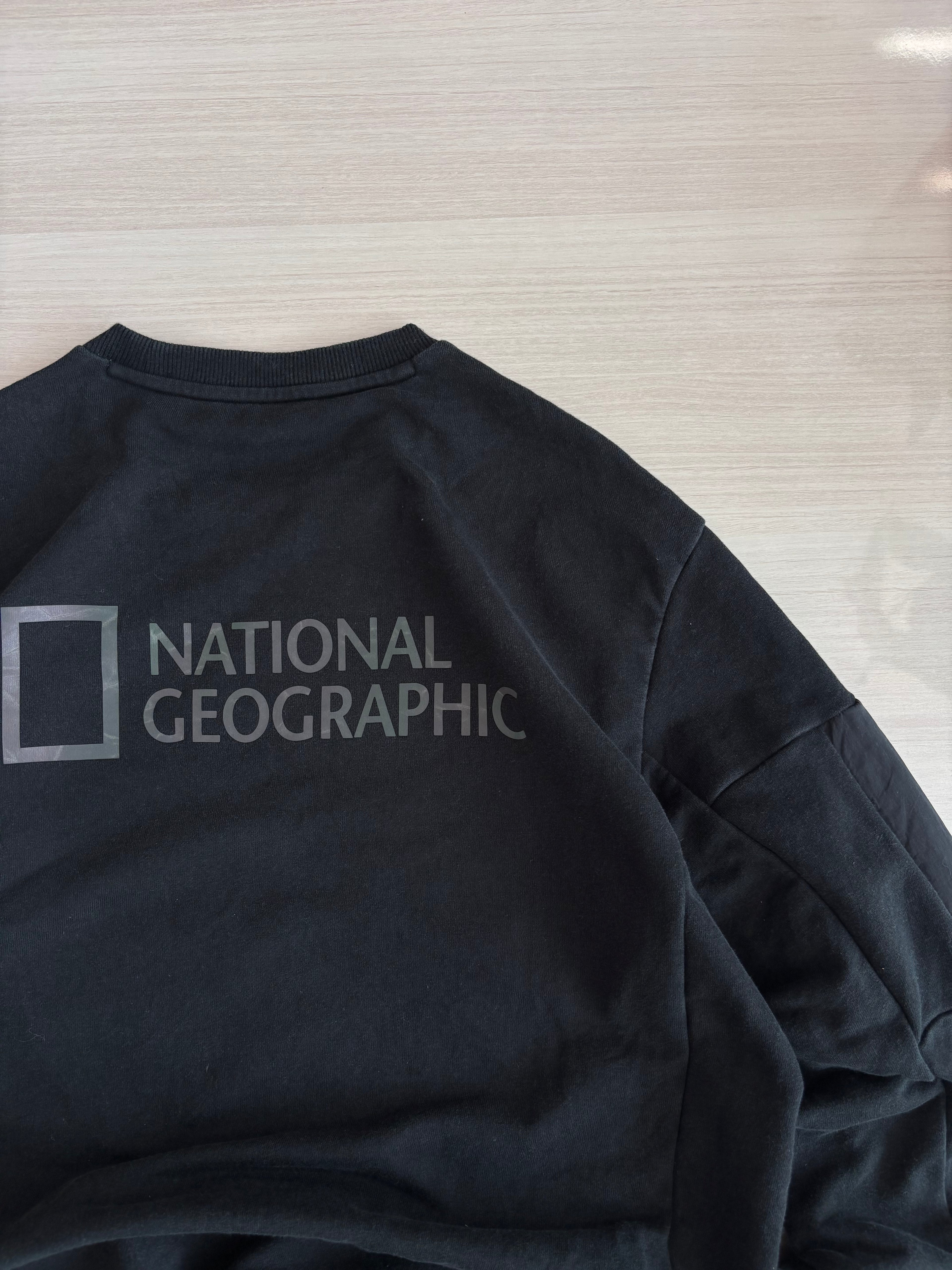 Nat Geo holographic sweatshirt (M-L)