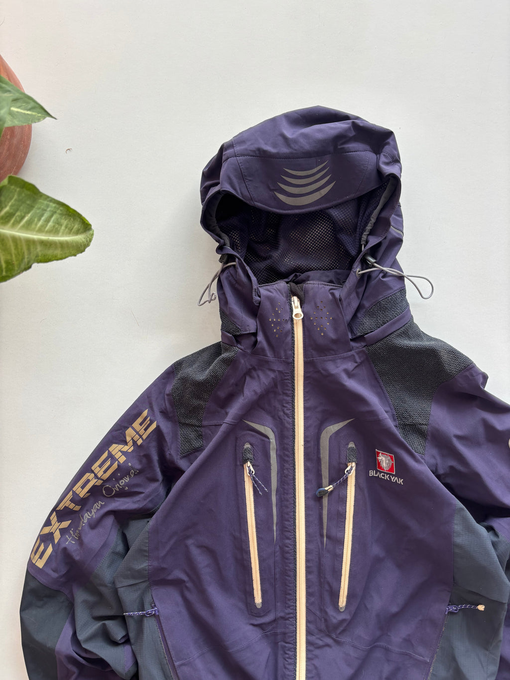 Black yak extreme peak shell (S)