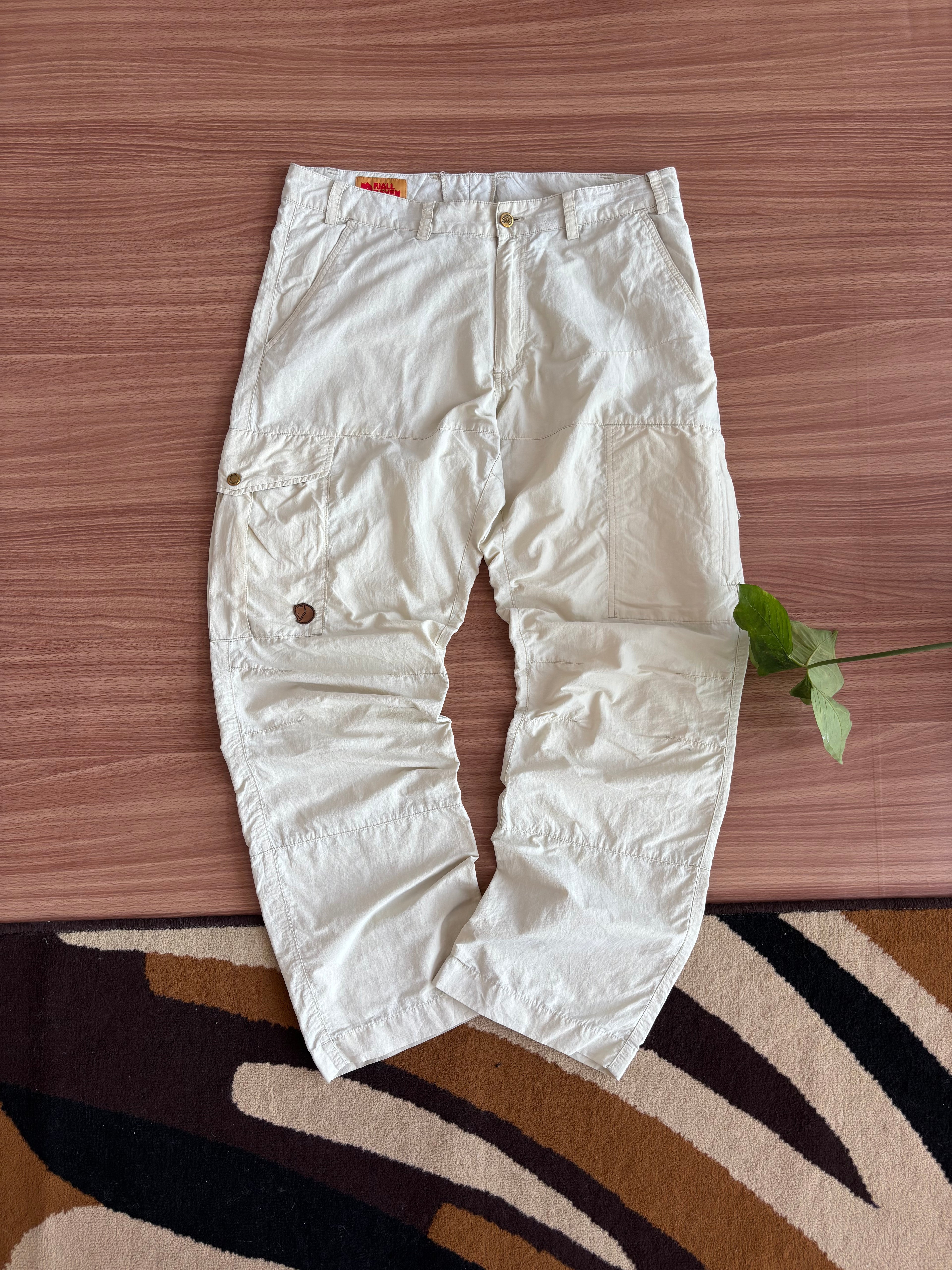 Fjall Raven Beige cargo shell