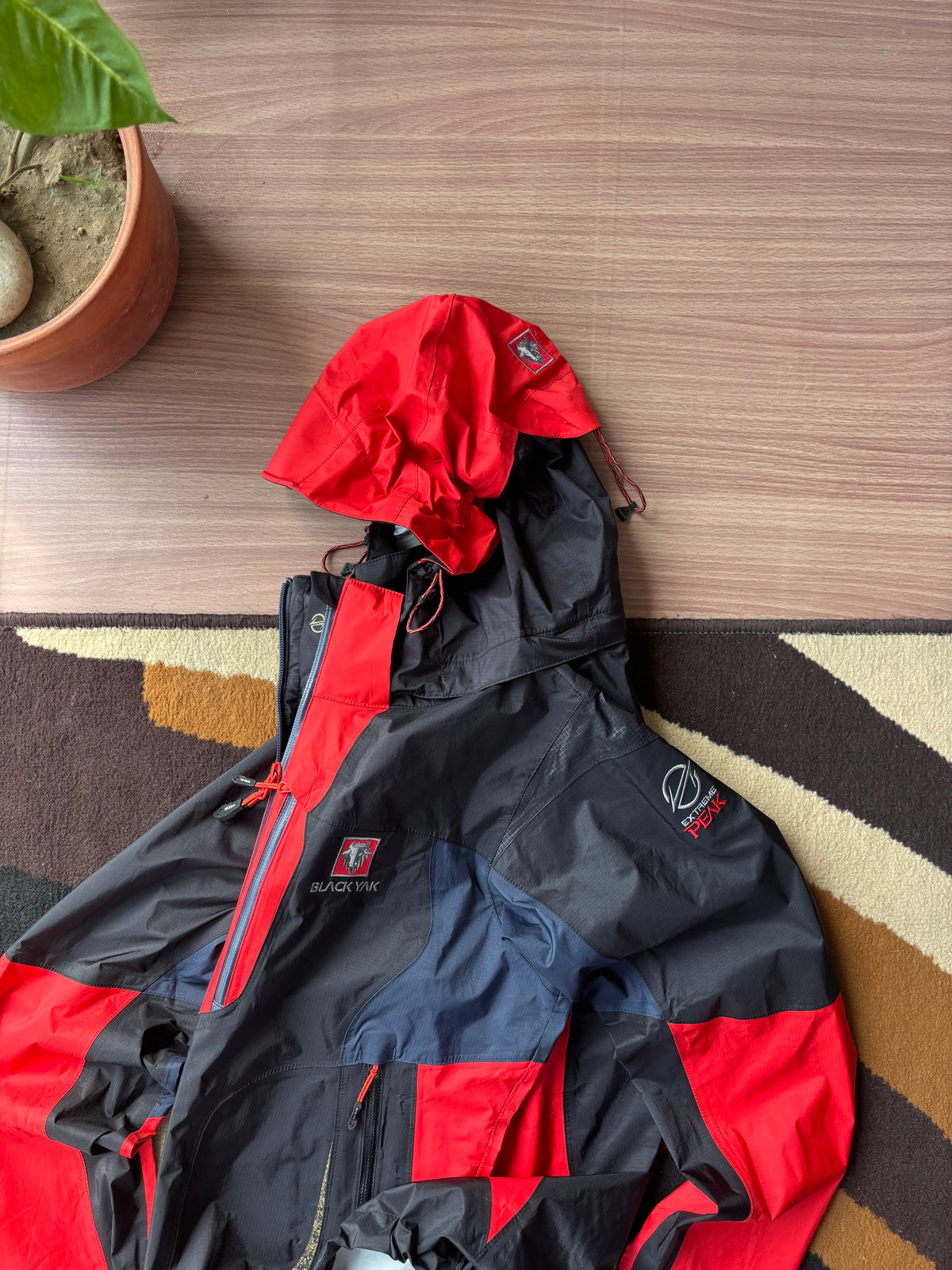 BlackYak extreme peak shell (S-M)