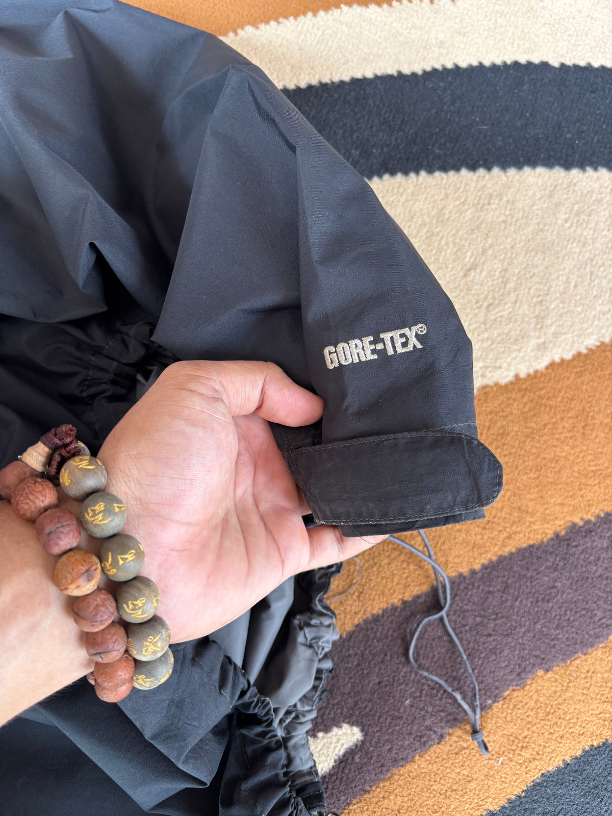 The North Face Goretex shell (L)