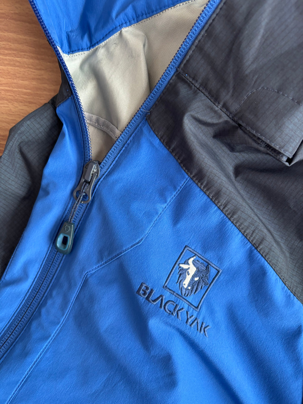 BlackYak windstopper shell (M)