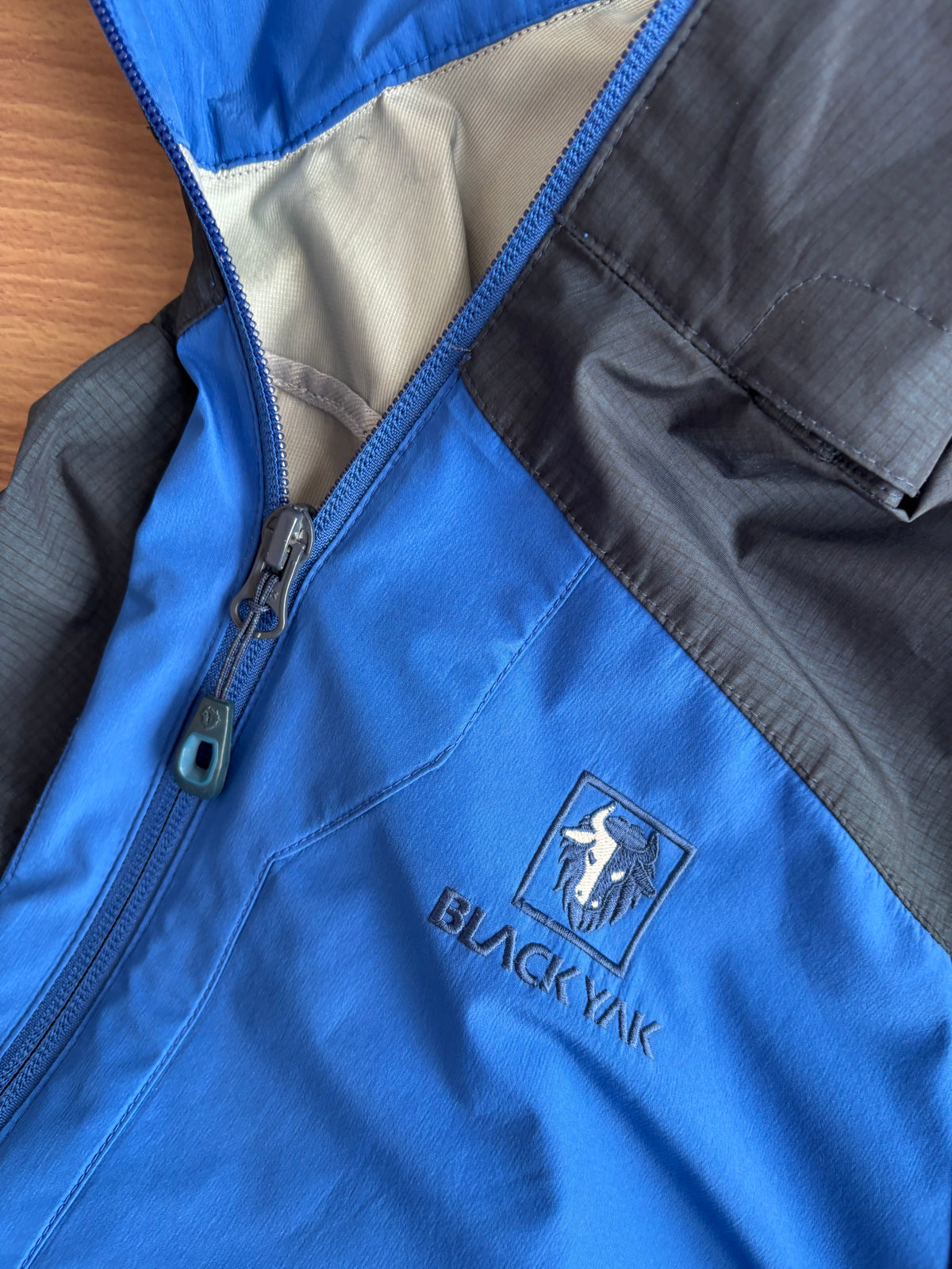 BlackYak windstopper shell (M)