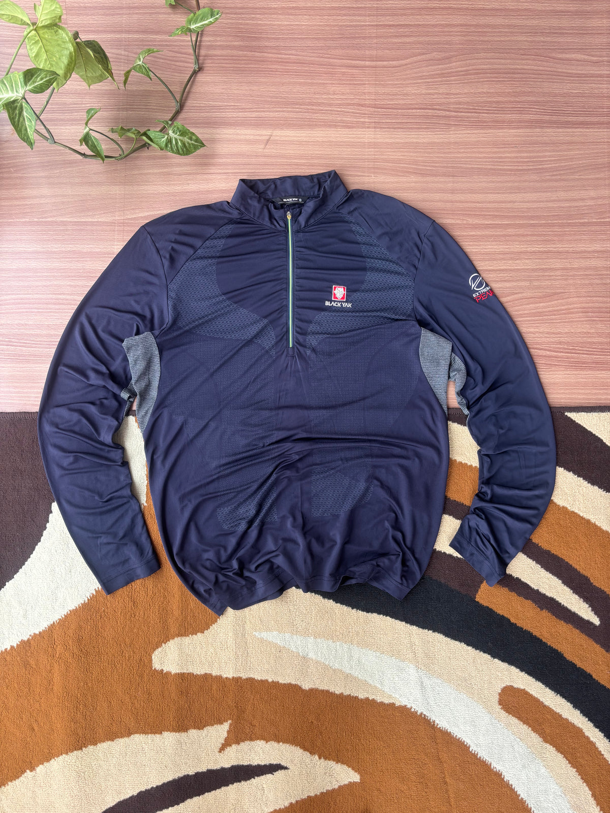 Blackyak full sleeve tee (L)