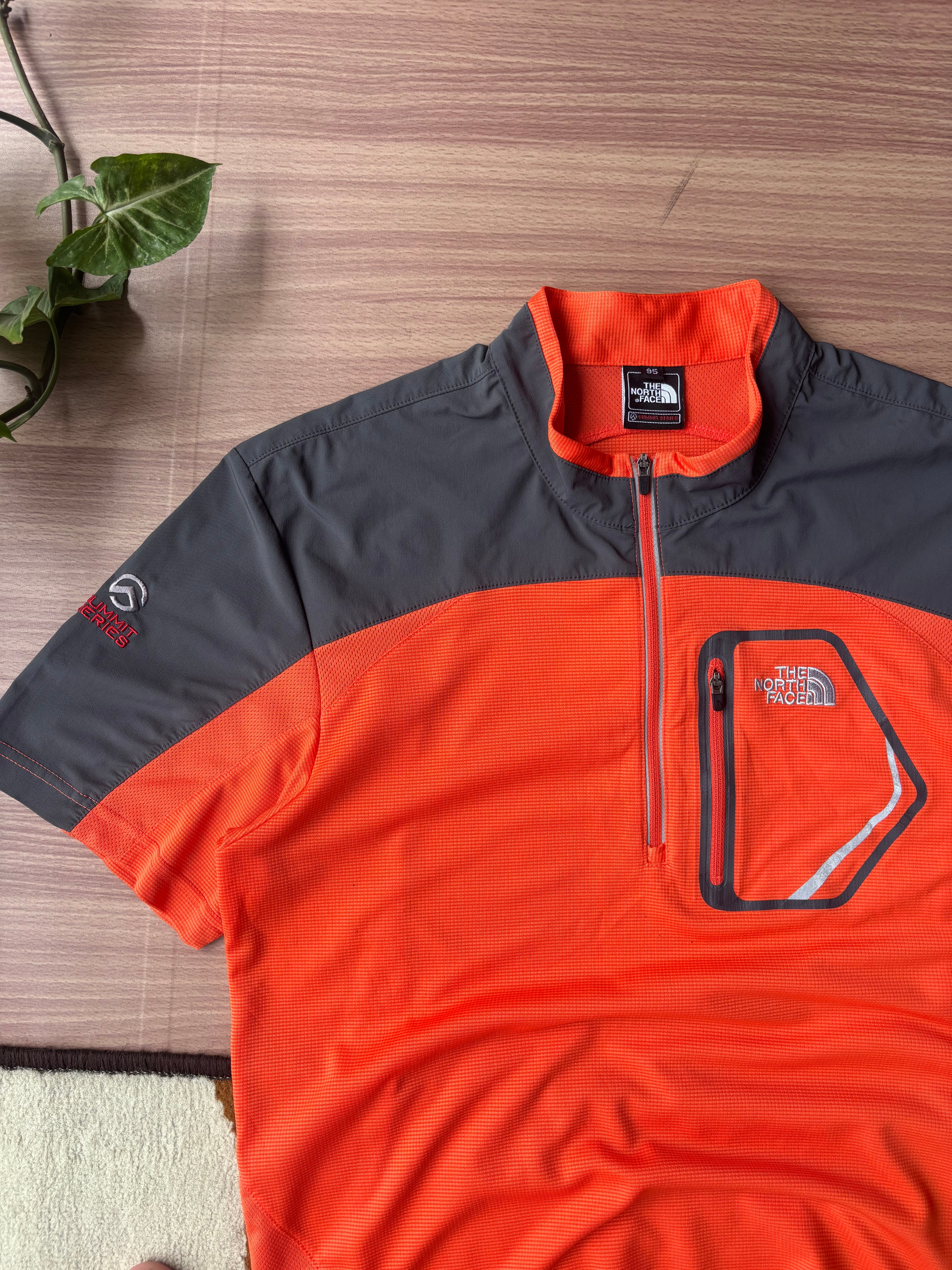 The North Face Summit series tee (S)