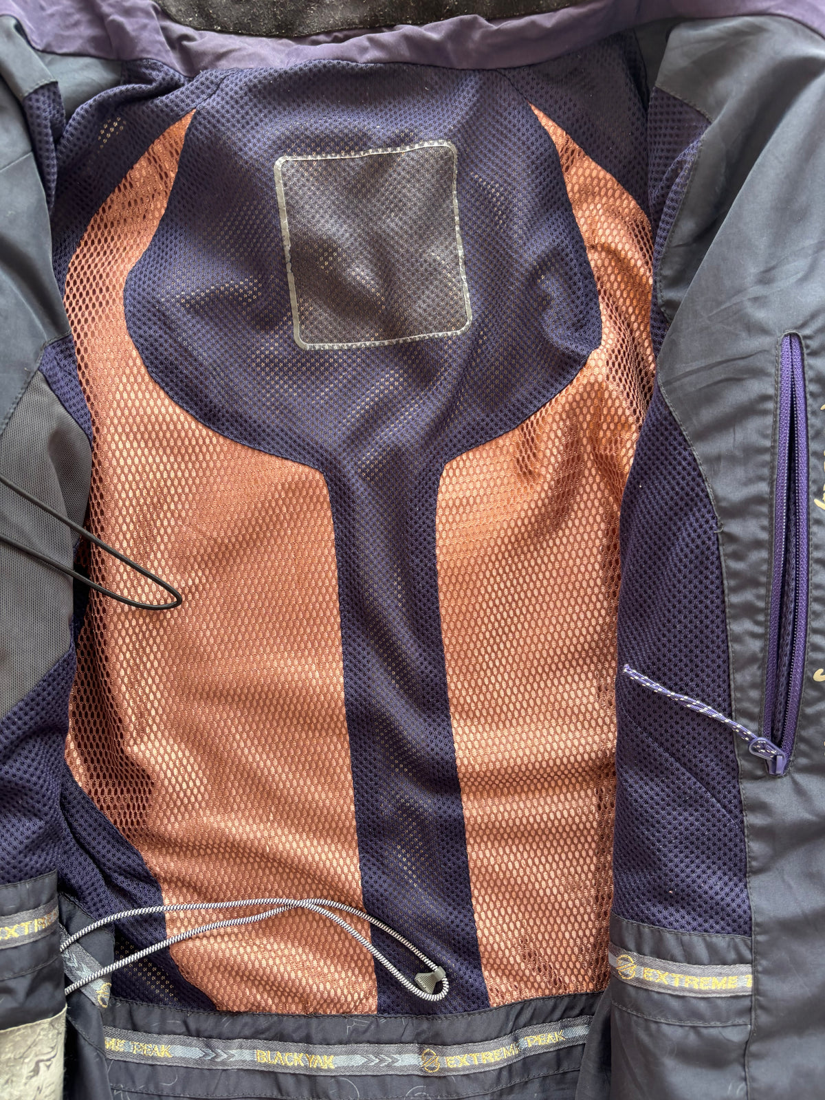 Black yak extreme peak shell (S)
