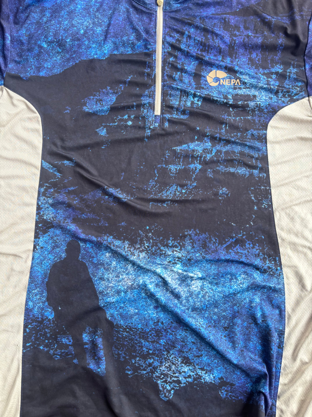 Nepa graphic tee (L)