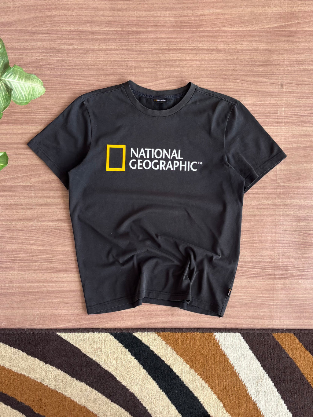 National Geographic tee (M)
