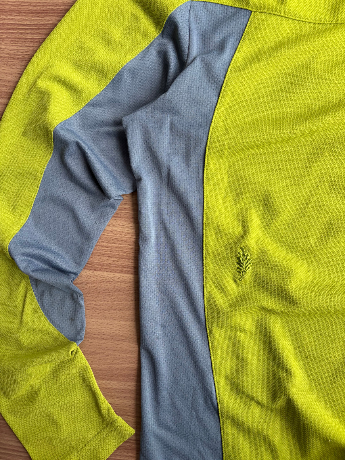 Mountain Hardware full sleeve tee (L)
