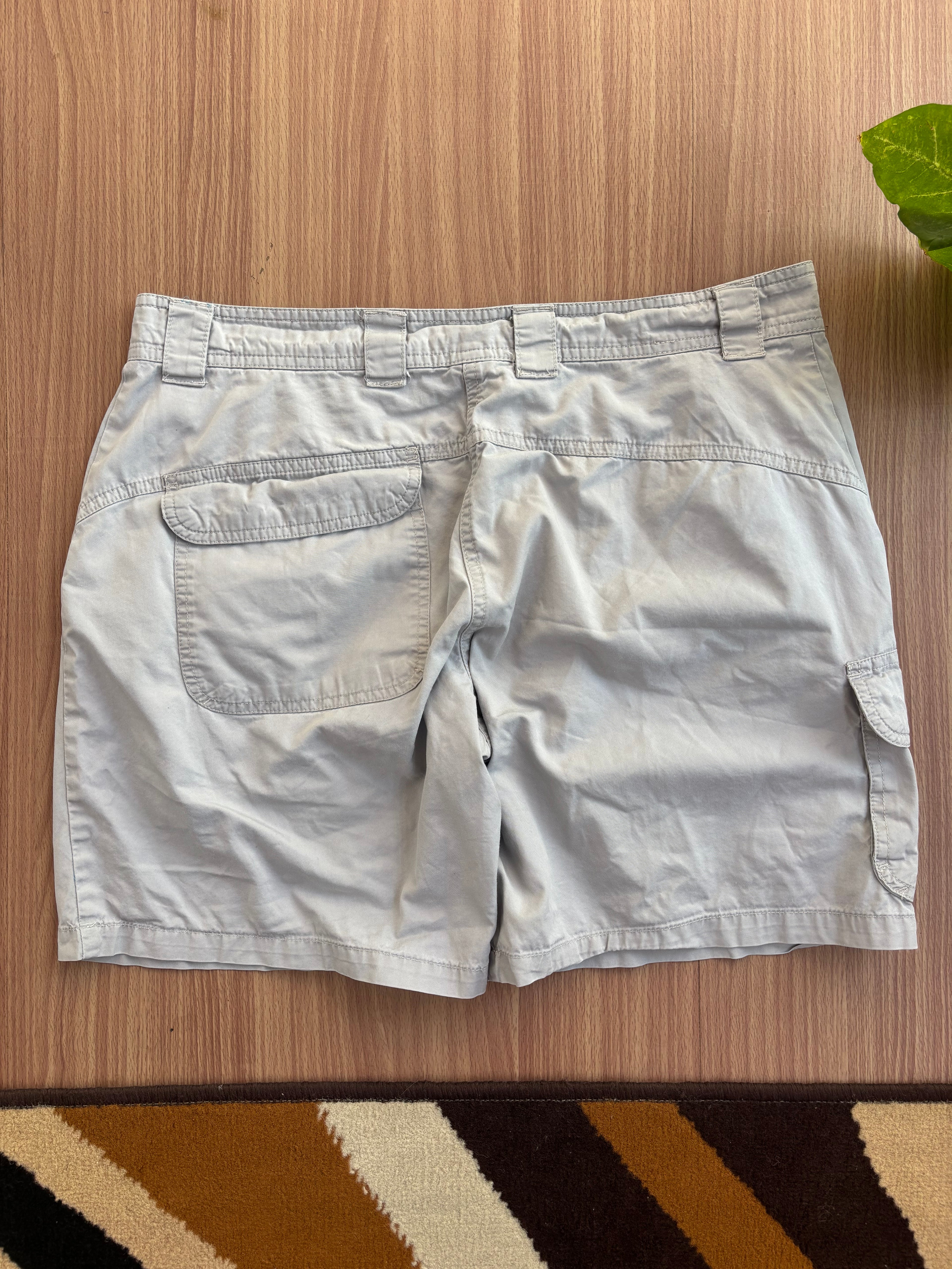 Quechua Beach cargo shorts (34)