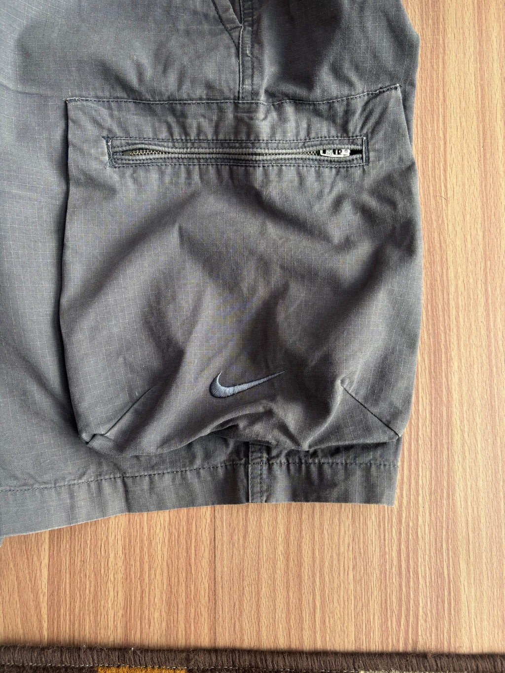 Nike cargo shorts (L)