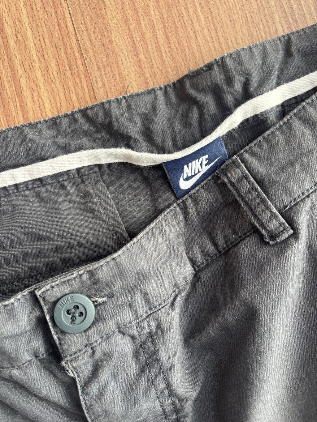 Nike cargo shorts (L)