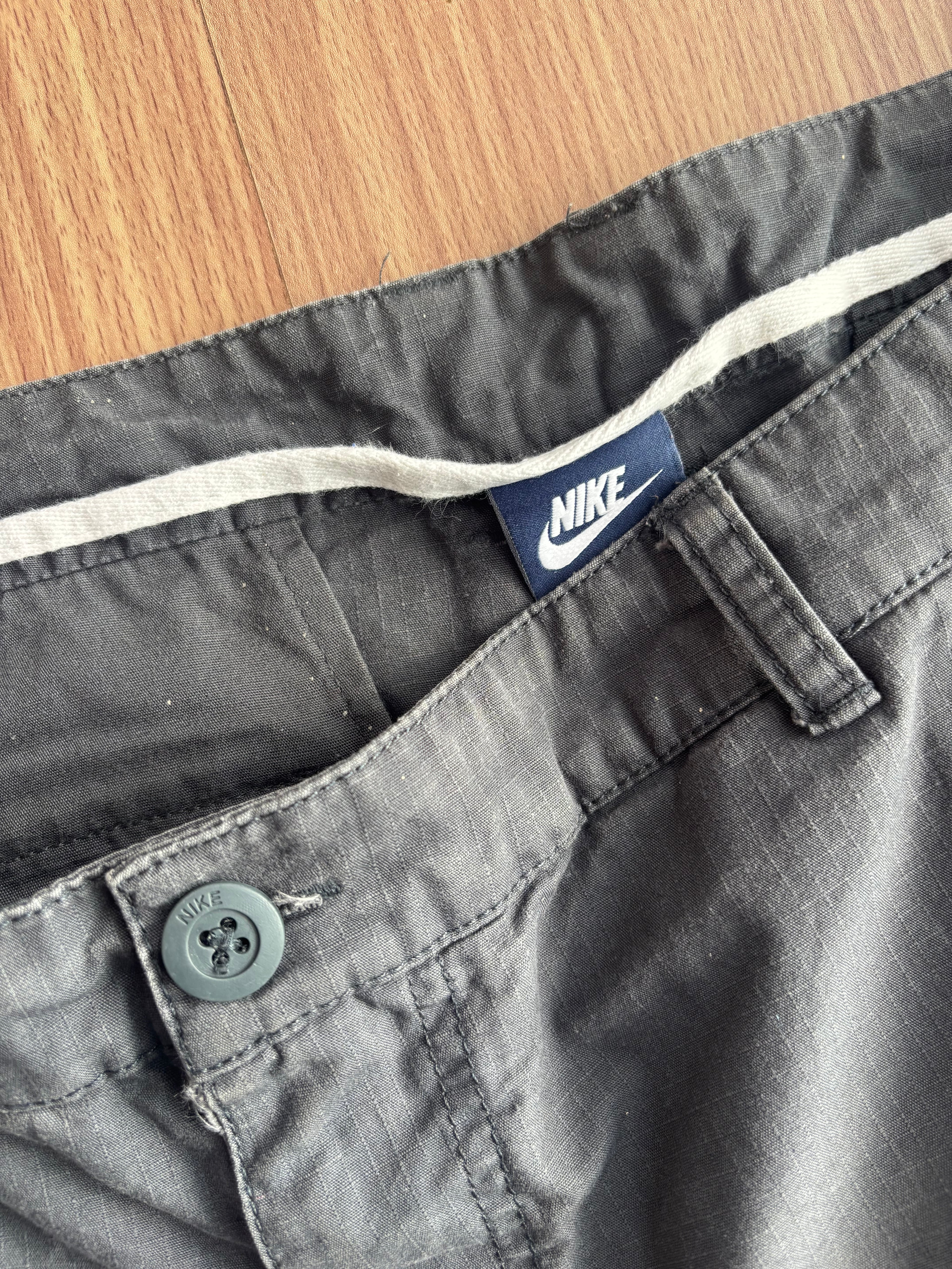 Nike cargo shorts (L)