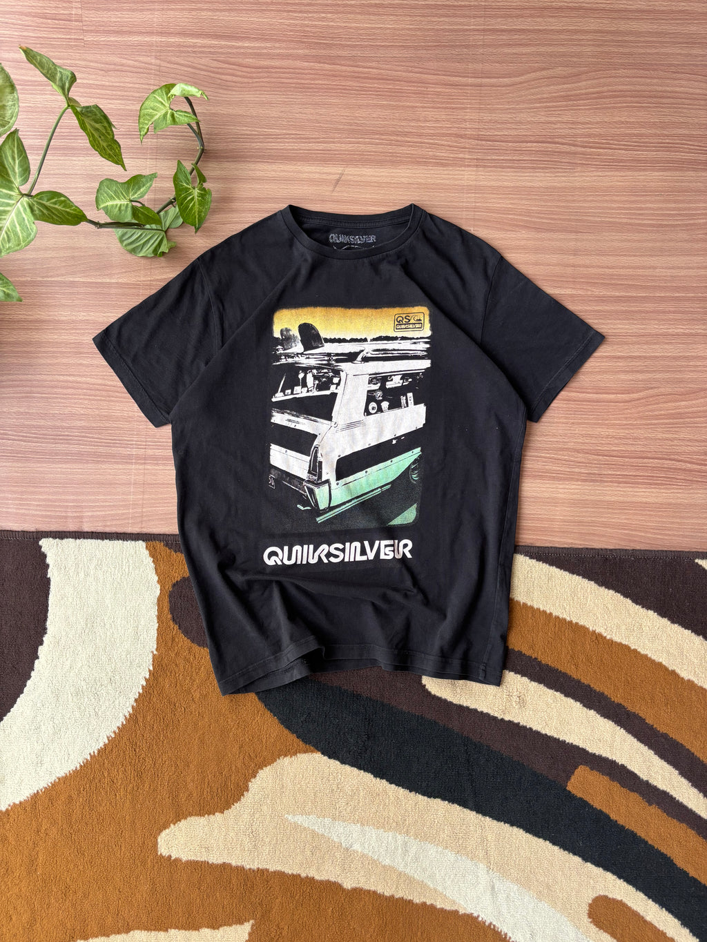 Quiksilver graphic tee (M)