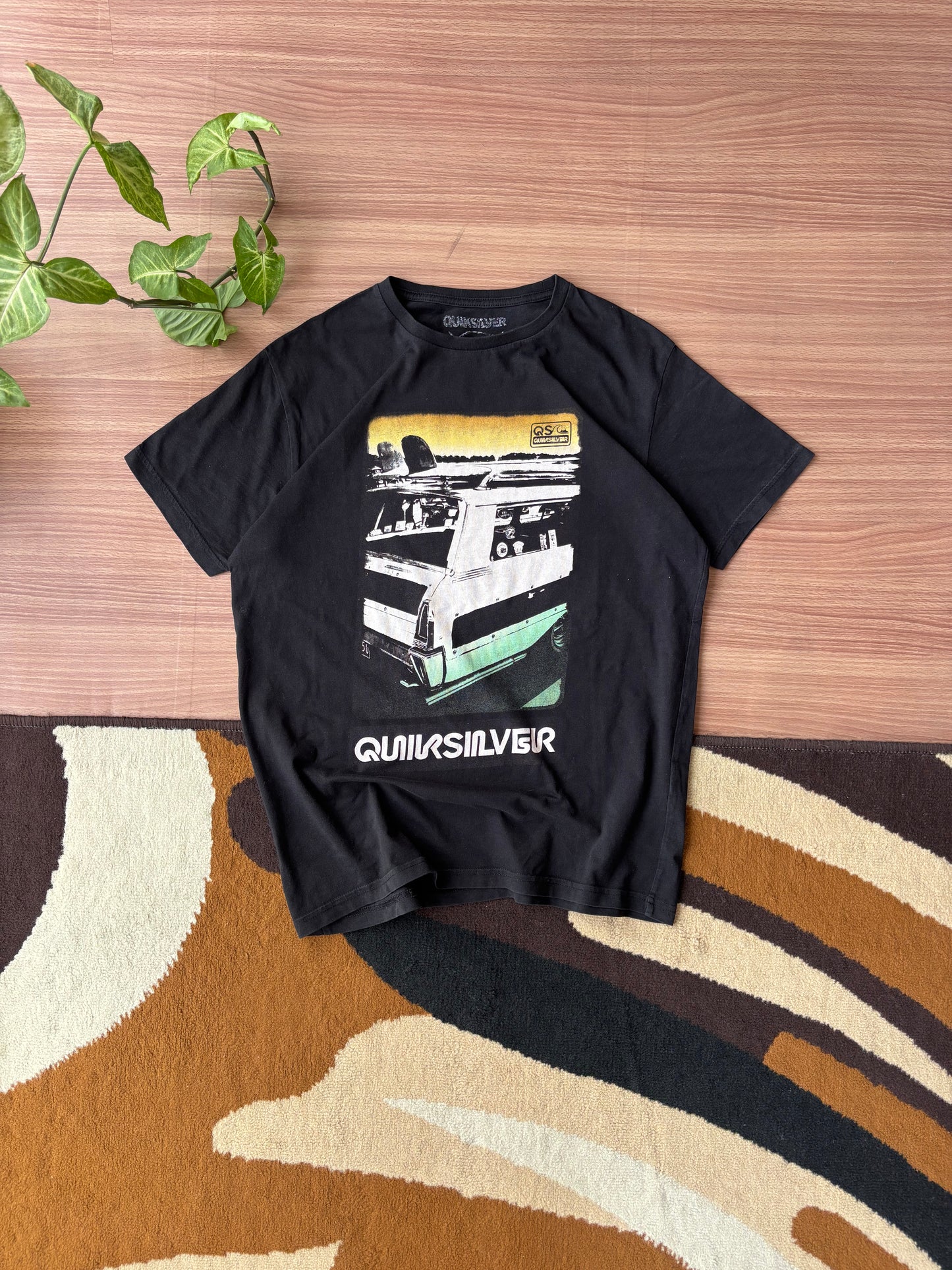 Quiksilver graphic tee (M)