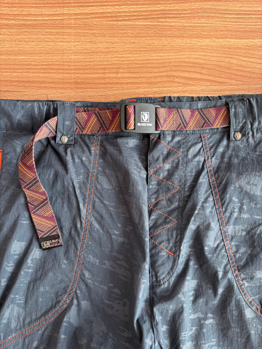 BlackYak loosefit light shell pants