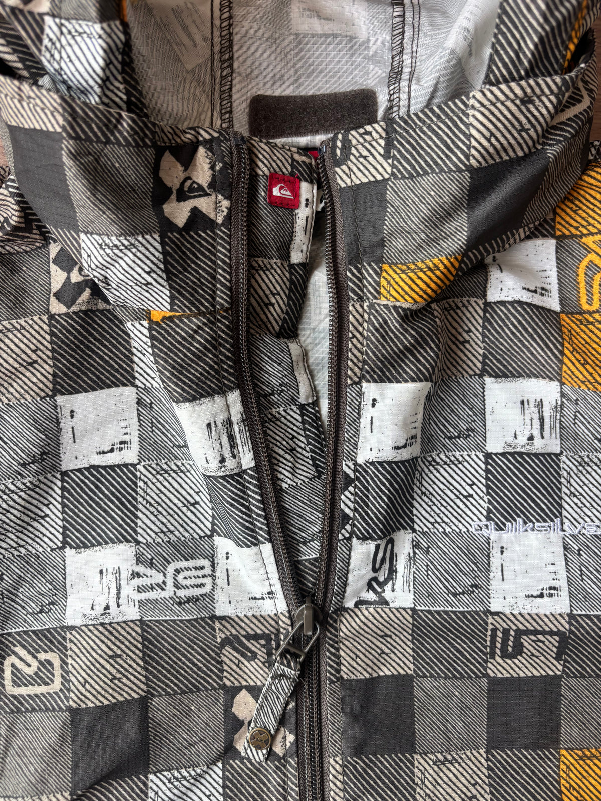 Quiksilver shell jacket (S)