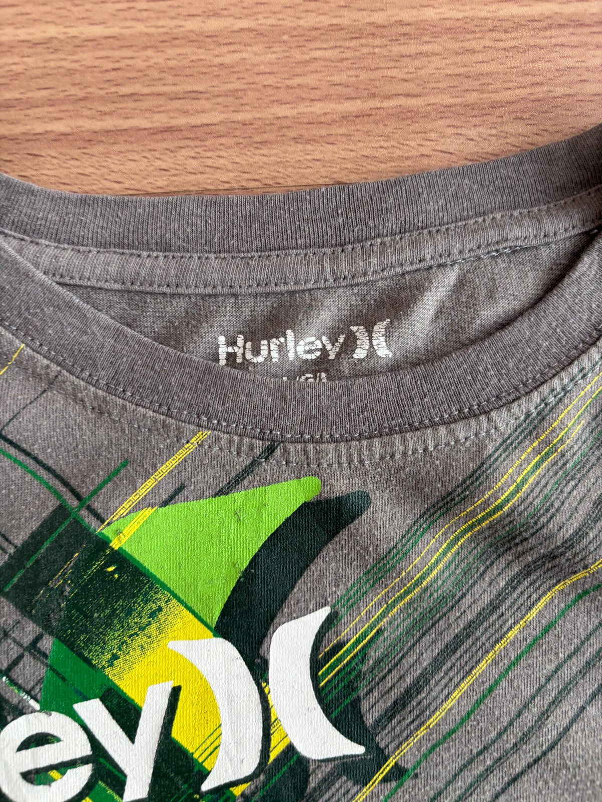Hurley graphic tee (S)