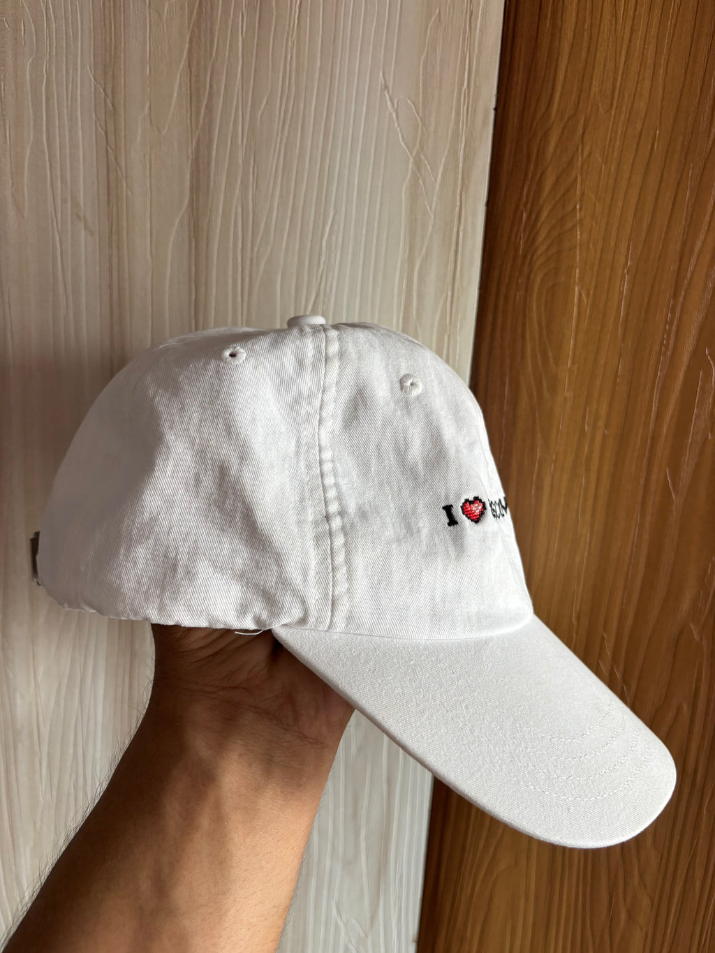 i <3 discovery cap