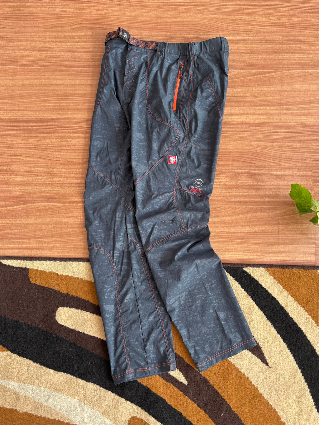 BlackYak loosefit light shell pants