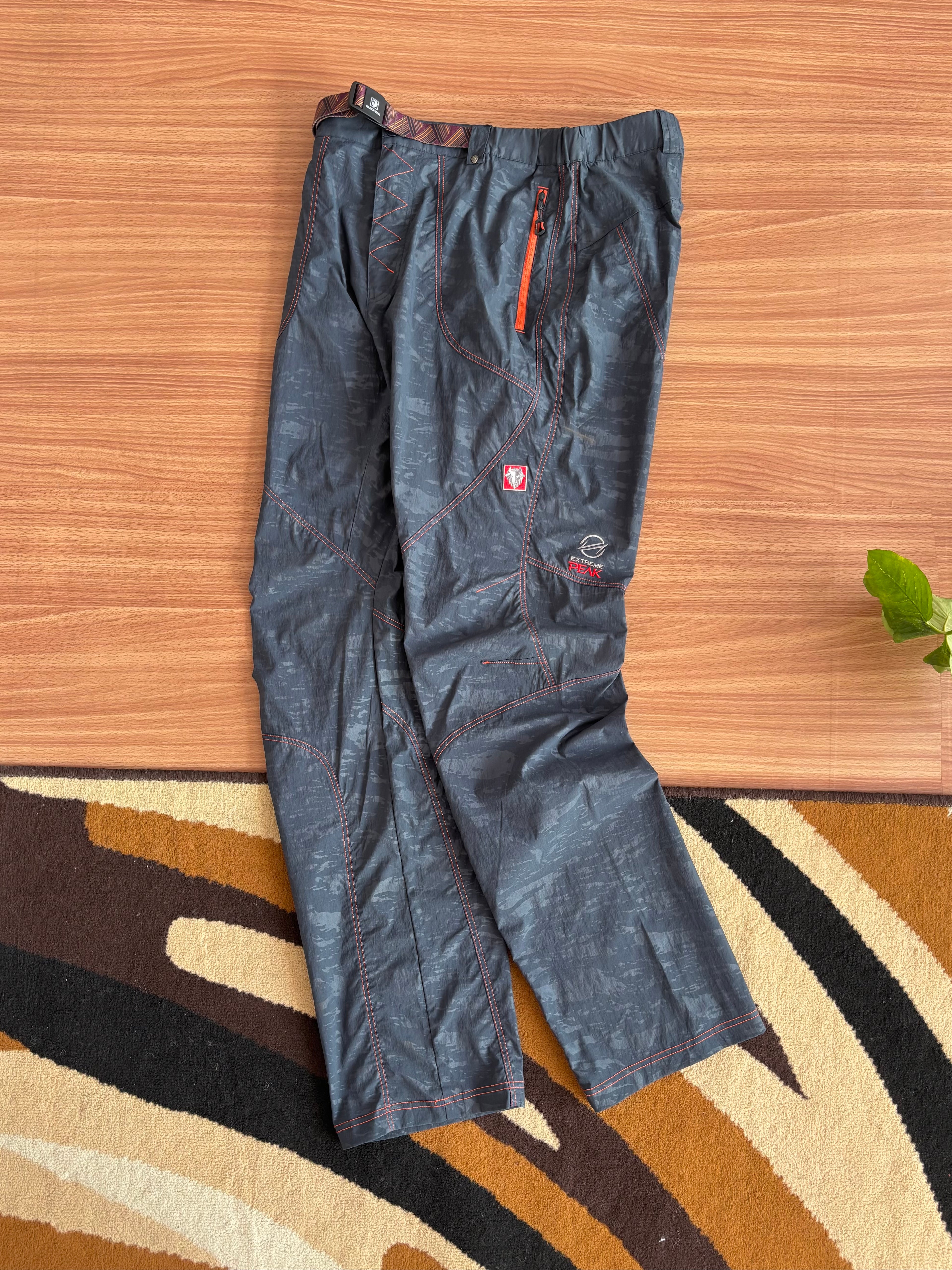 BlackYak loosefit light shell pants