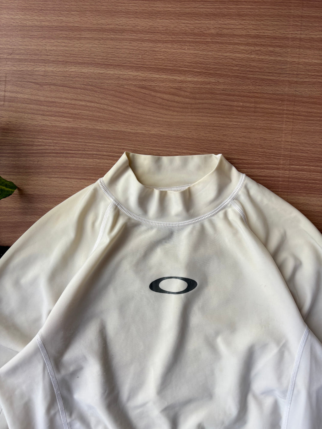Oakley Surf Skin Rash Guard white