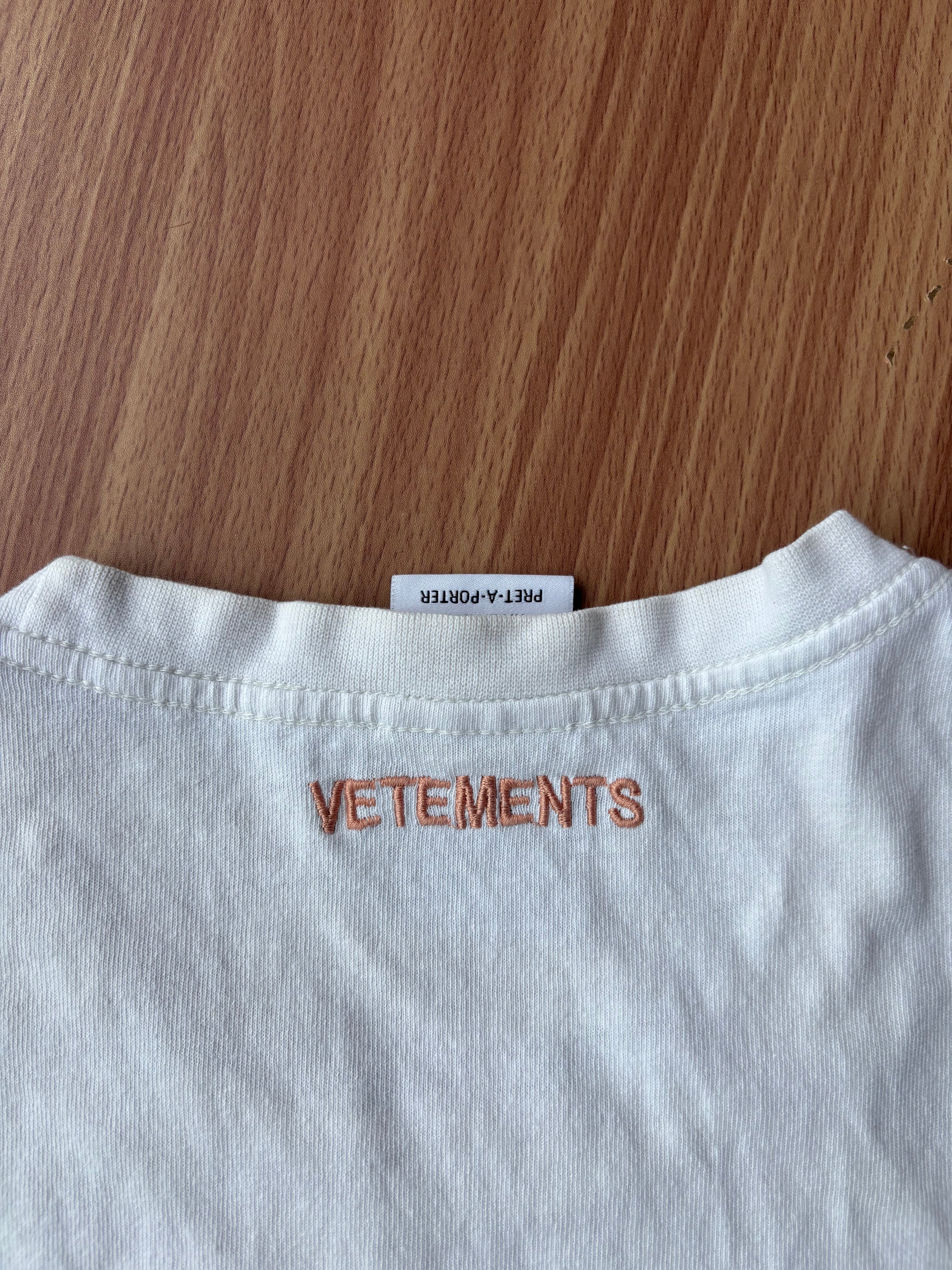 vetements tee