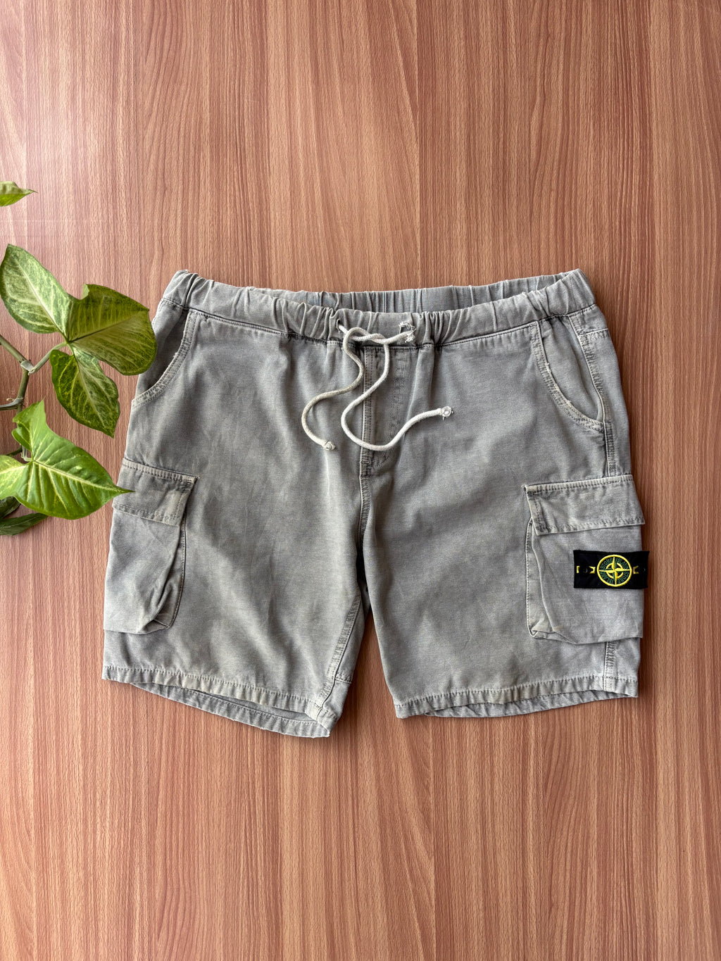 Stone Island cargo shorts (rep)