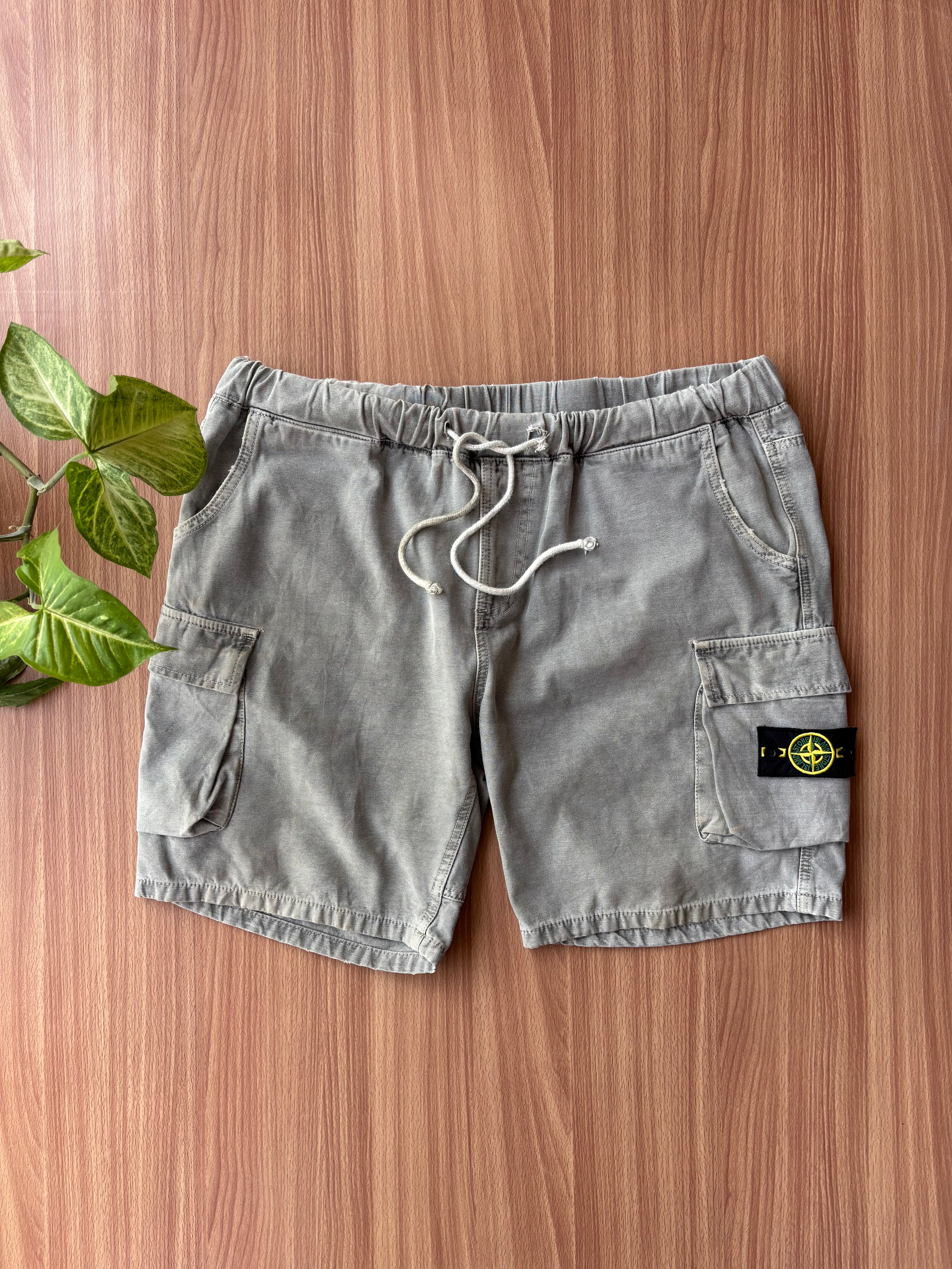 Stone Island cargo shorts (rep)